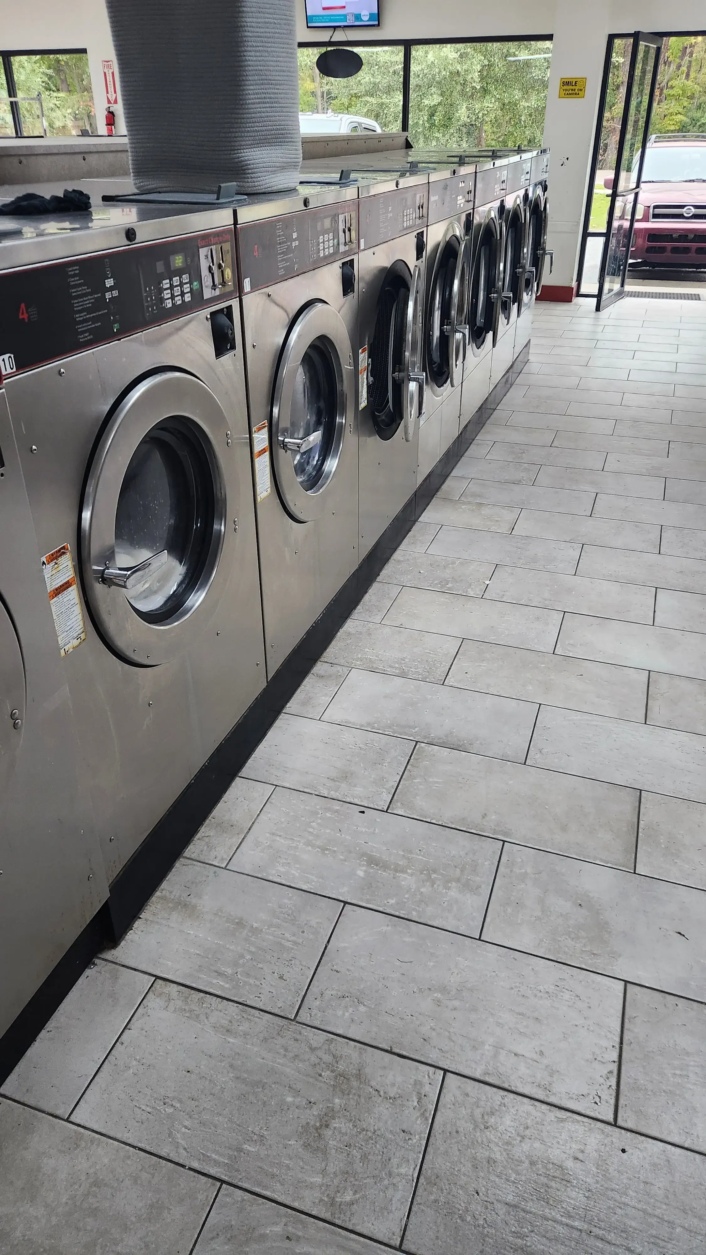 Summerville Laundry thumbnail 17