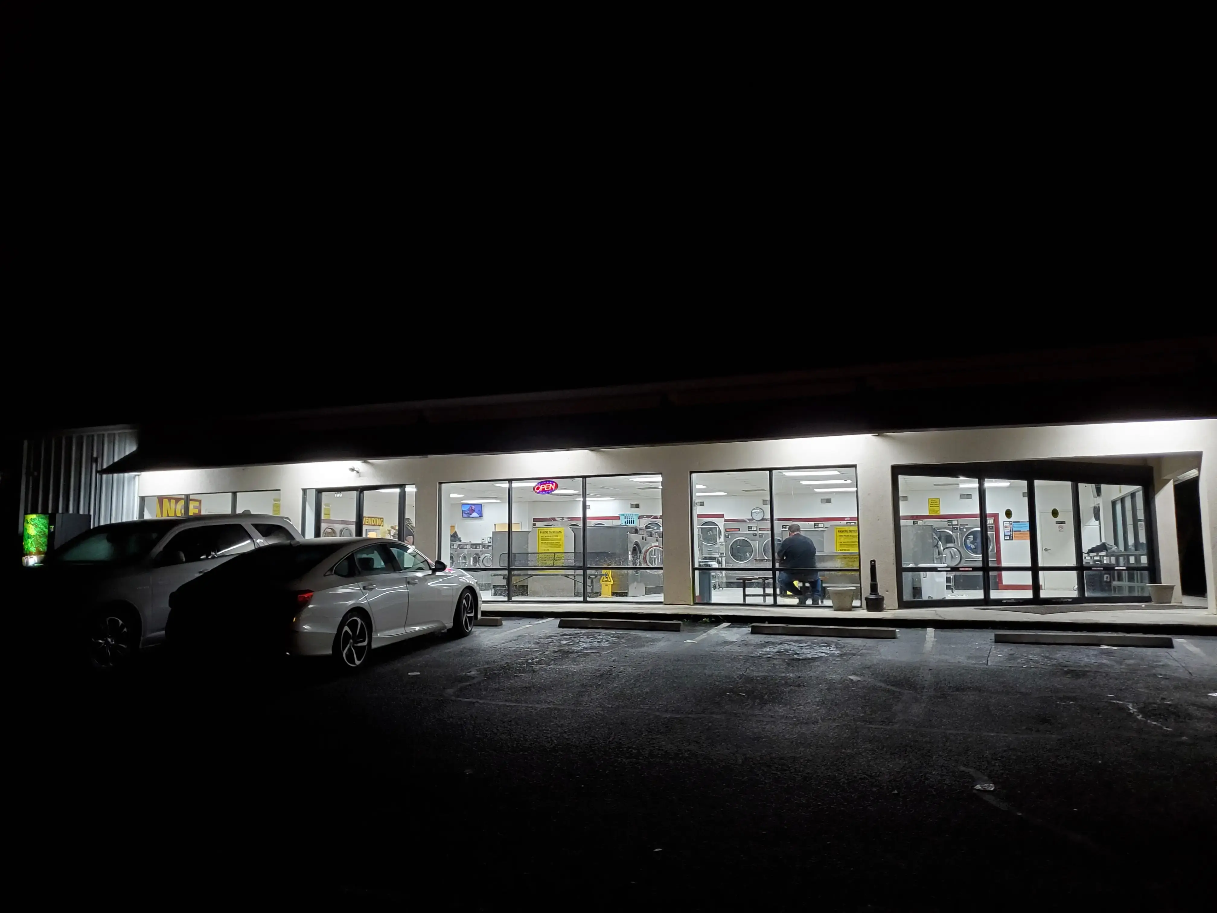 Summerville Laundry thumbnail 7