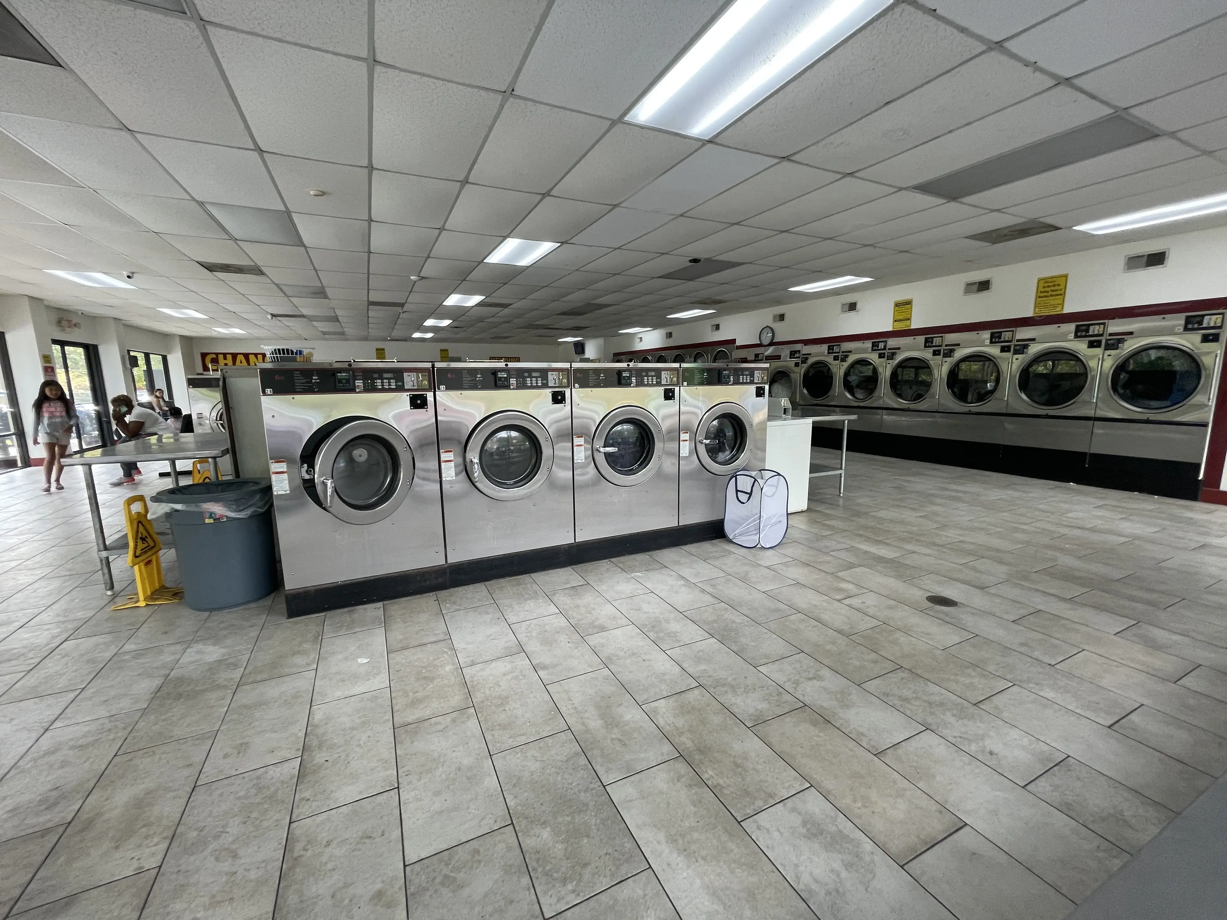 Summerville Laundry - Image 1