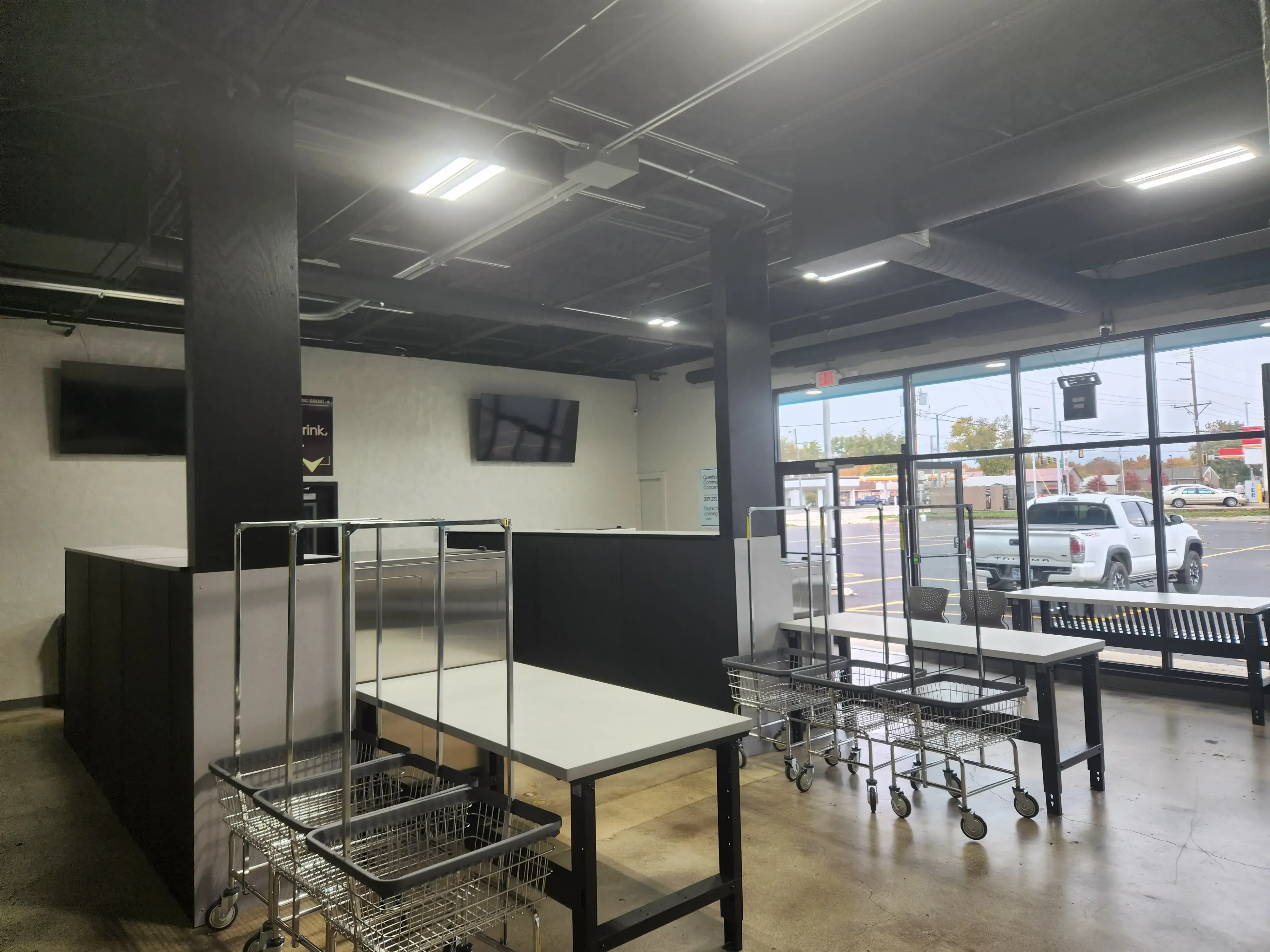 Summit Laundry - Image 5