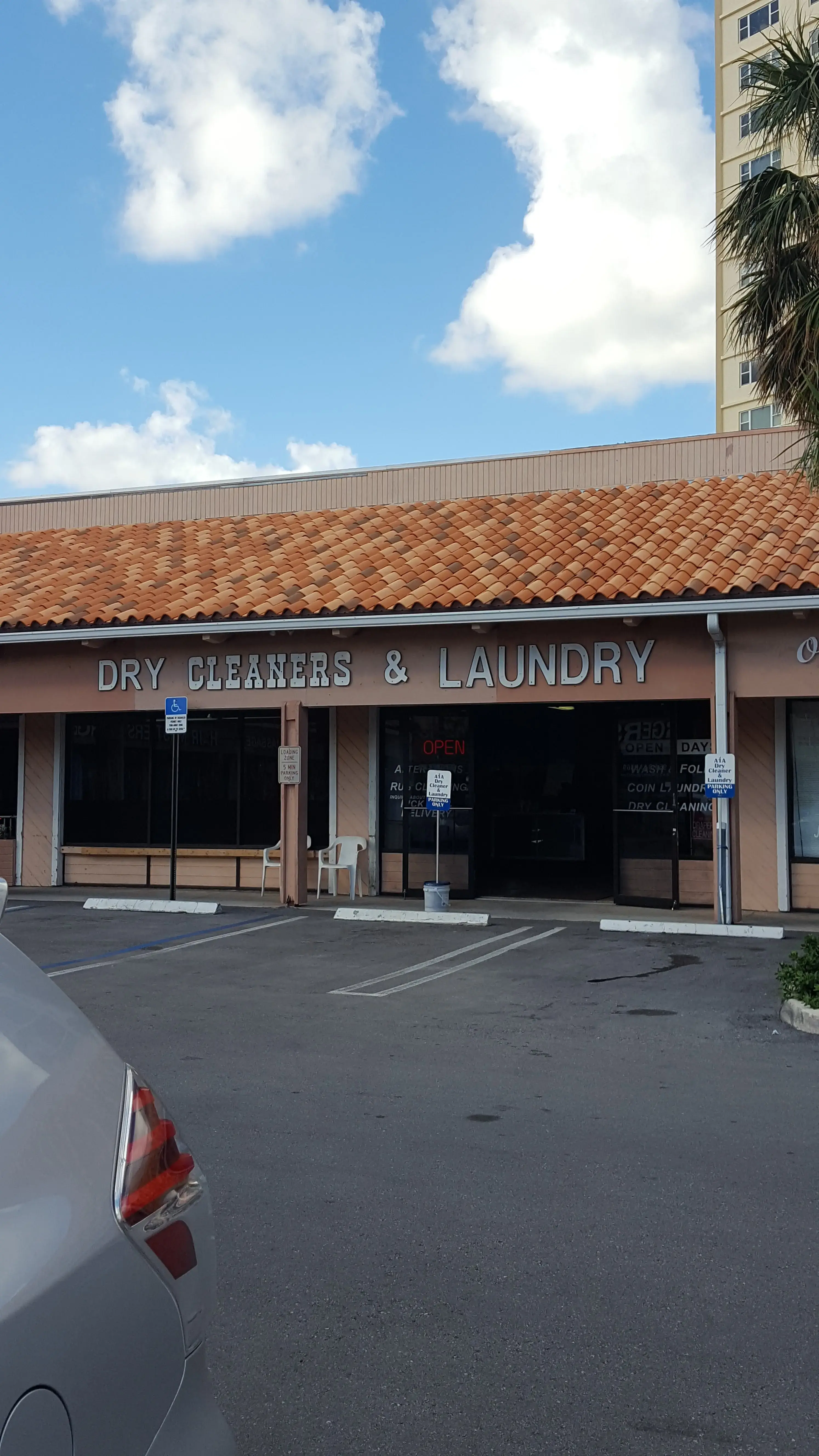 Sun Beach Laundry thumbnail 12