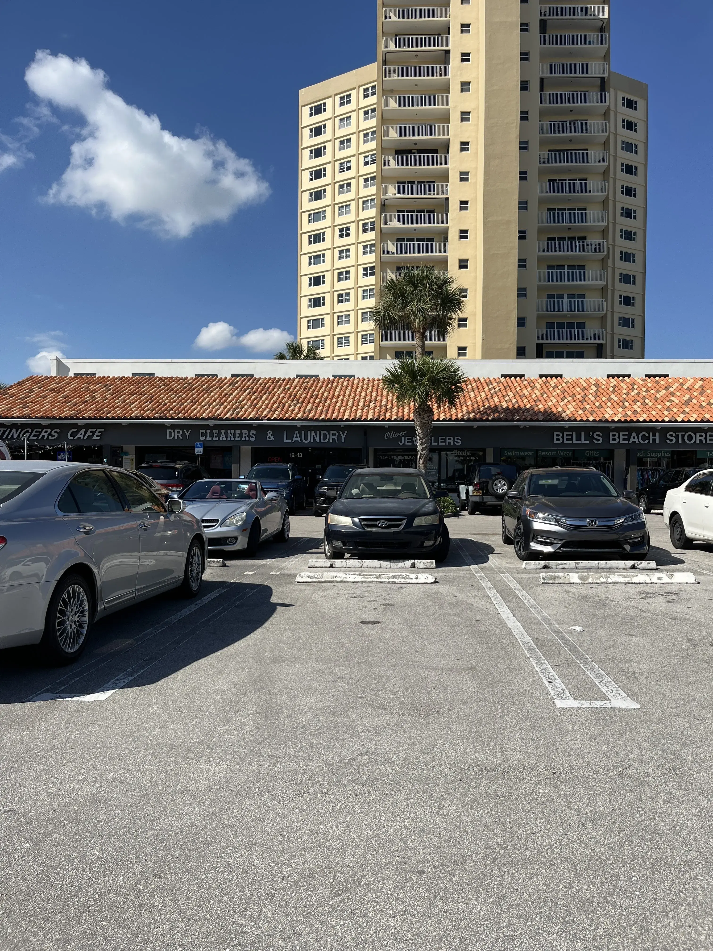 Sun Beach Laundry - Image 13