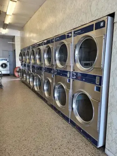 Sun City Center Laundry and Dry Cleaning - Image 12