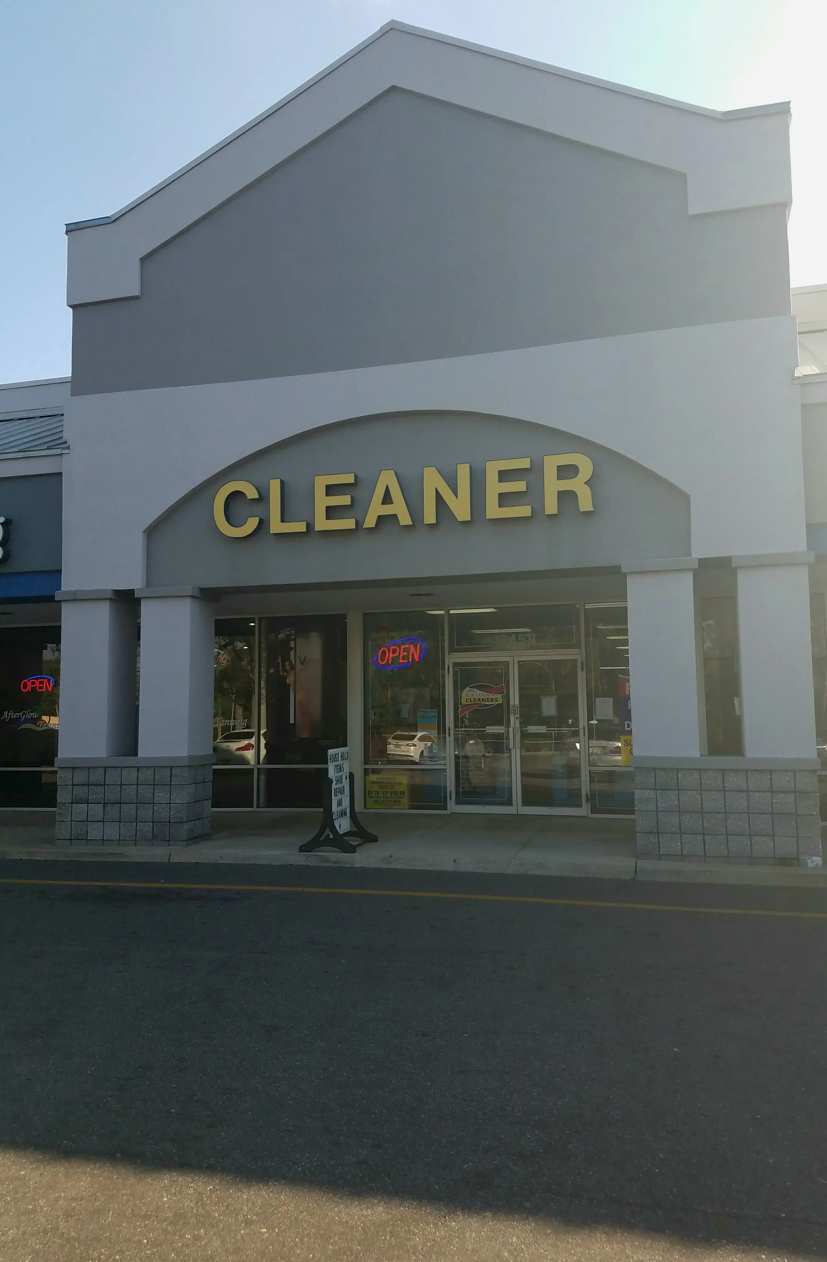 Sun Country Cleaners - Image 1