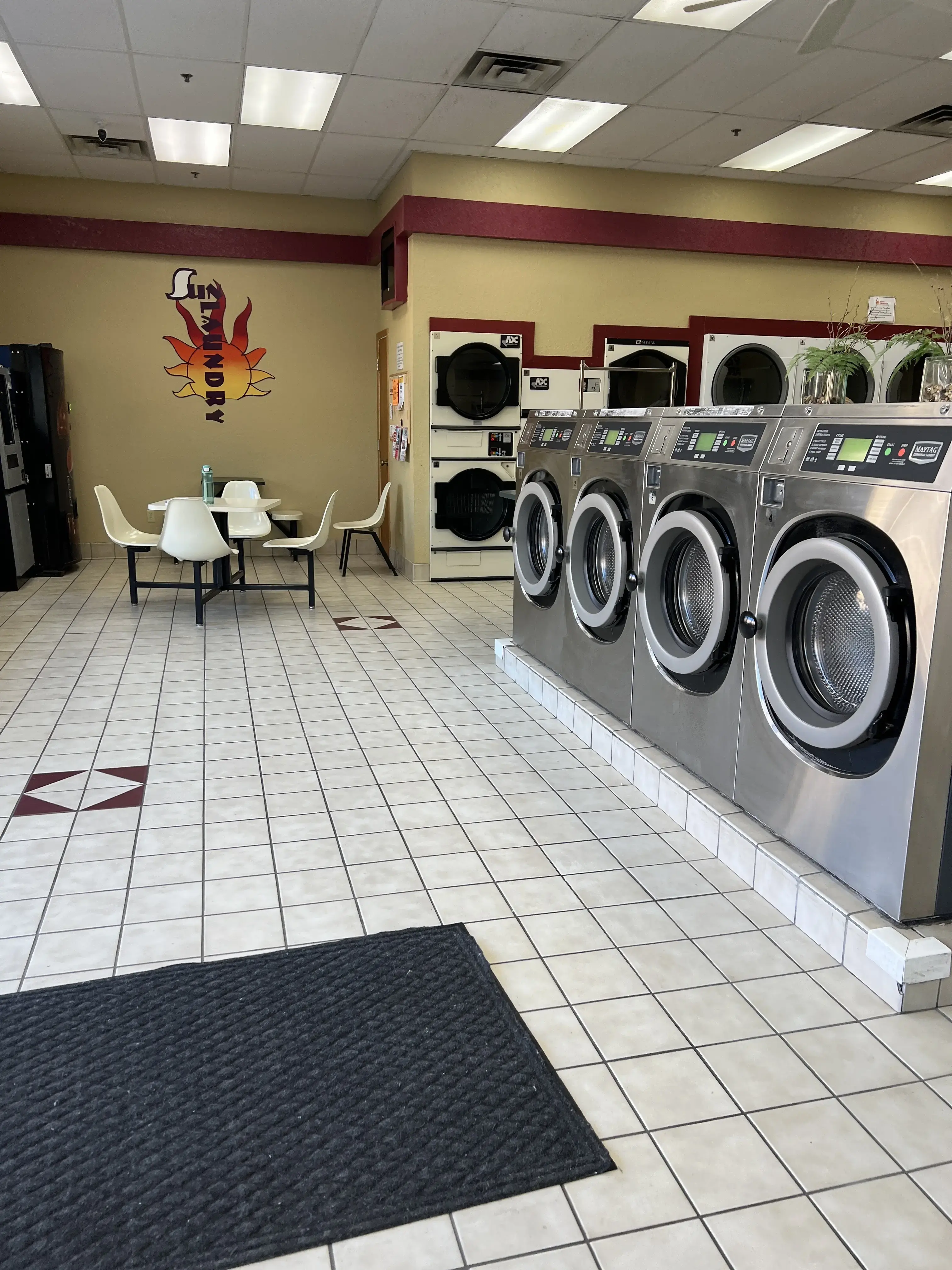 Sun Laundry Super Coin Lndrmt thumbnail 6