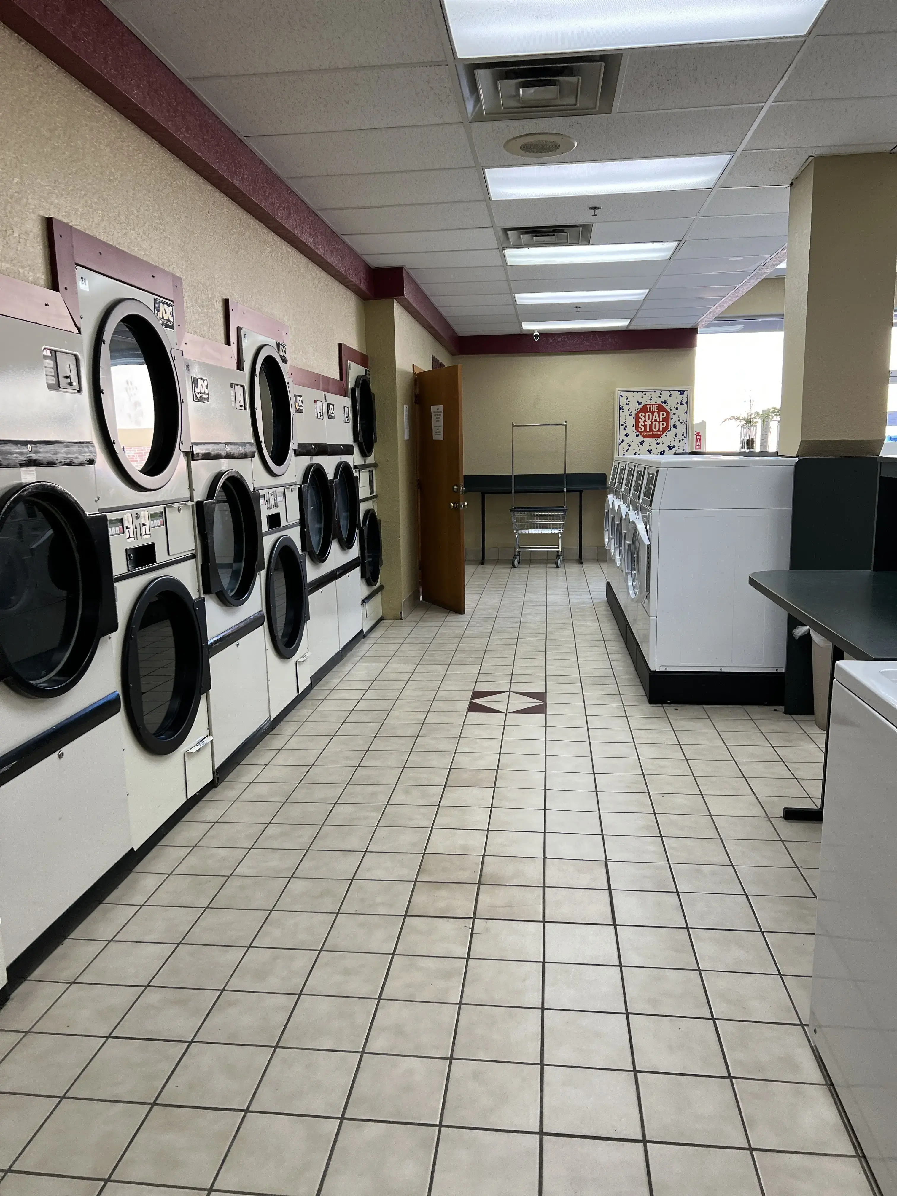 Sun Laundry Super Coin Lndrmt thumbnail 2