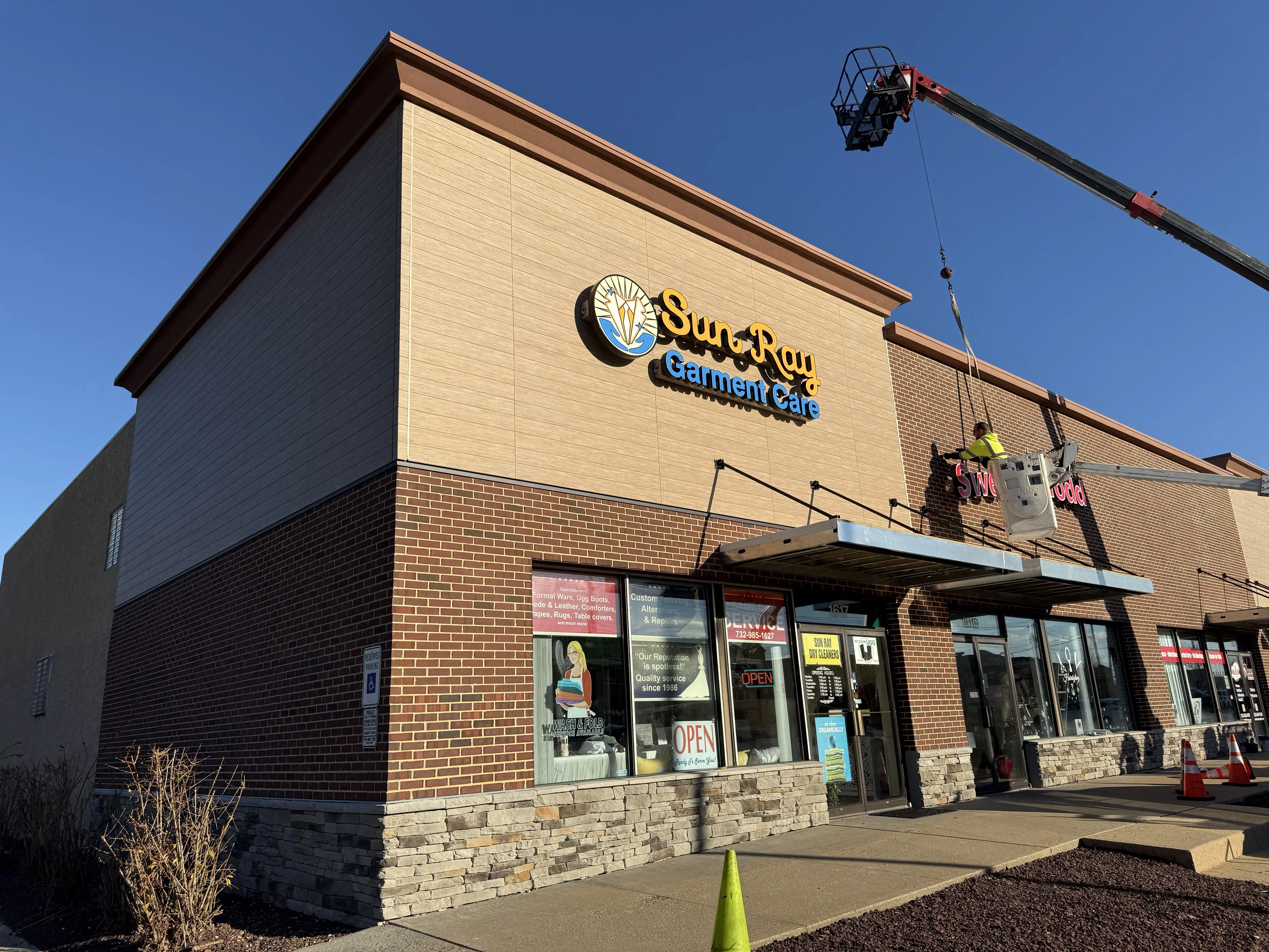 Sun Ray Dry Cleaners Inc location