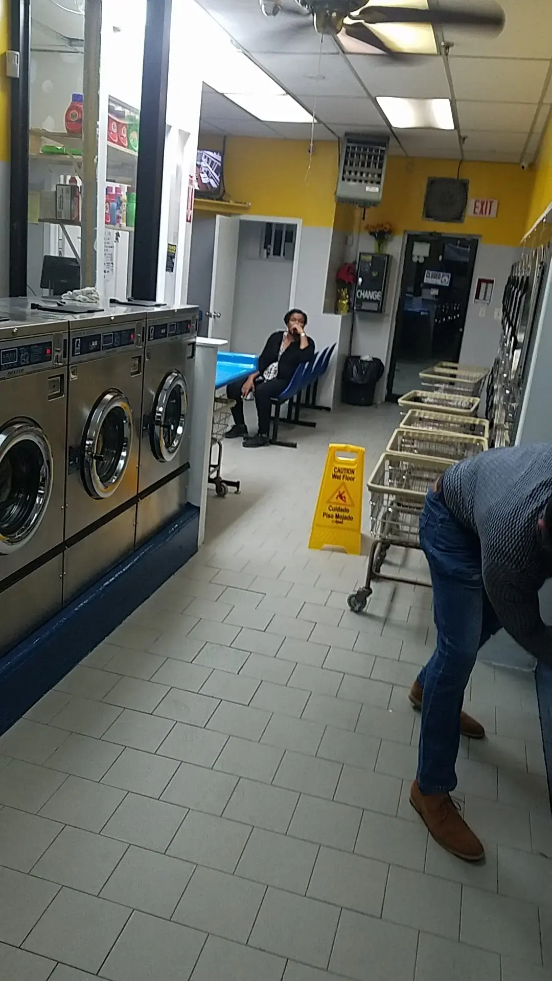 Sunflower Laundromat thumbnail 18