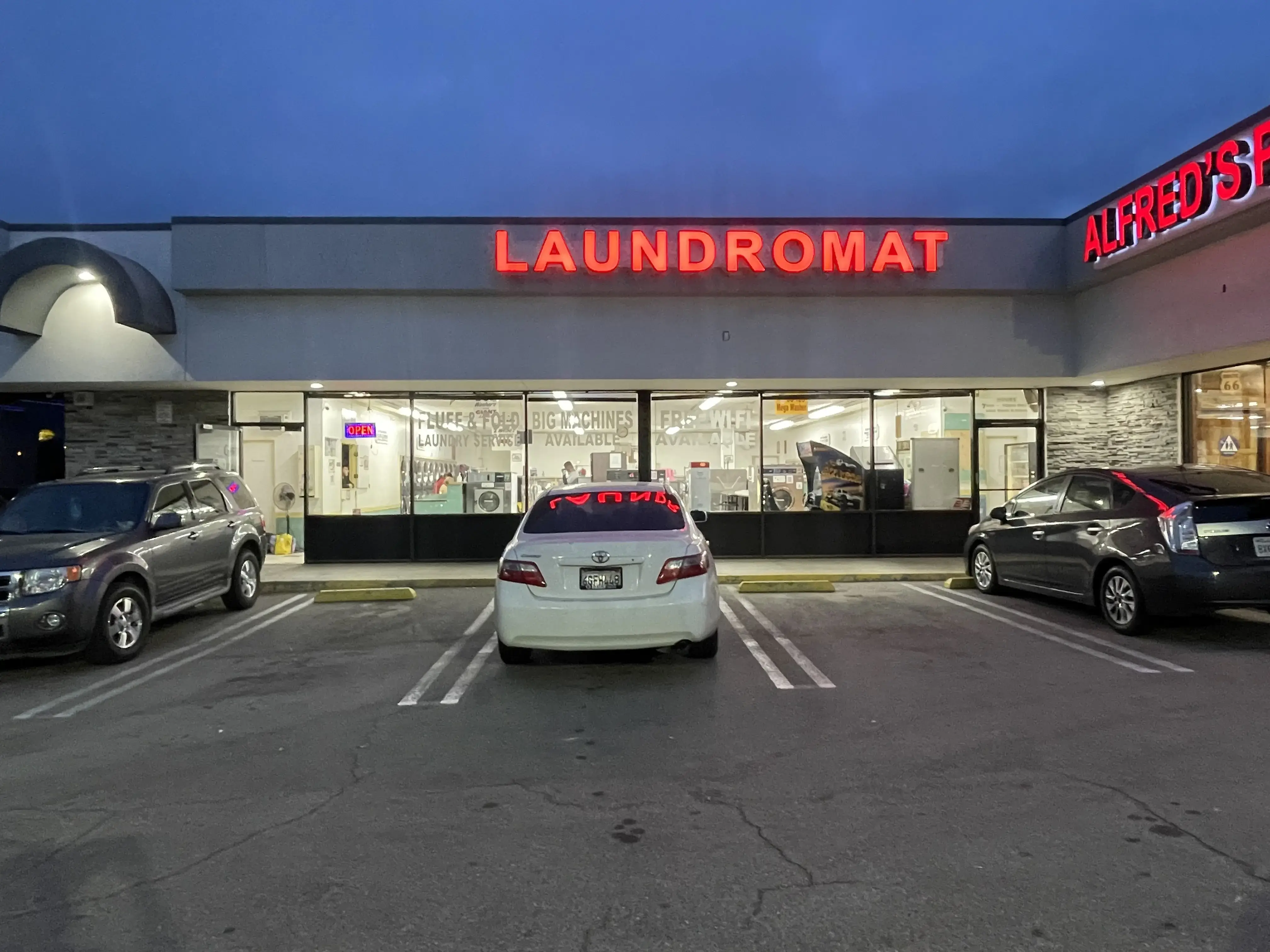 Sunlands Best Laundromat/ Fluff and Fold - Image 3