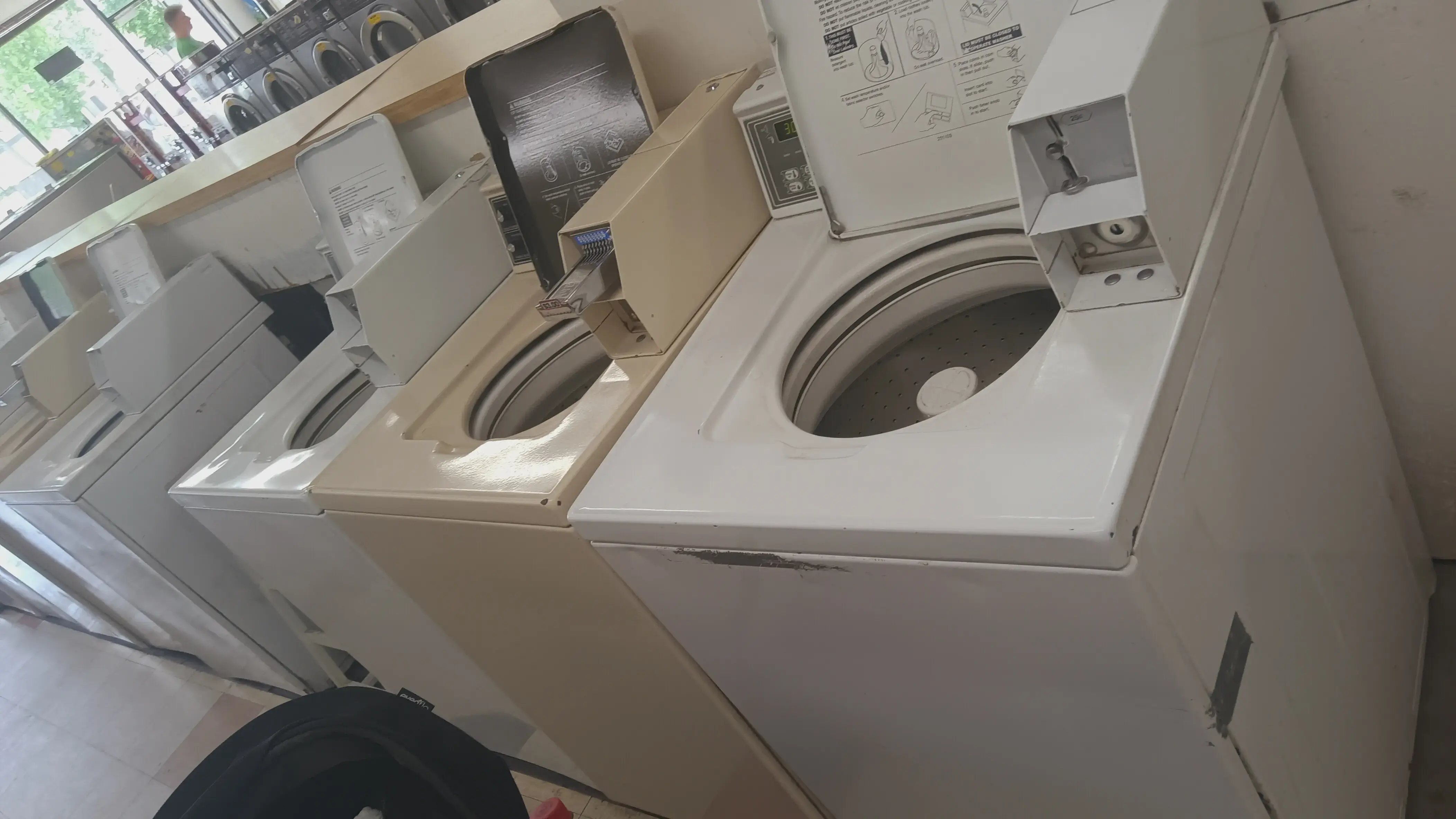 Sunlands Best Laundromat/ Fluff and Fold - Image 10