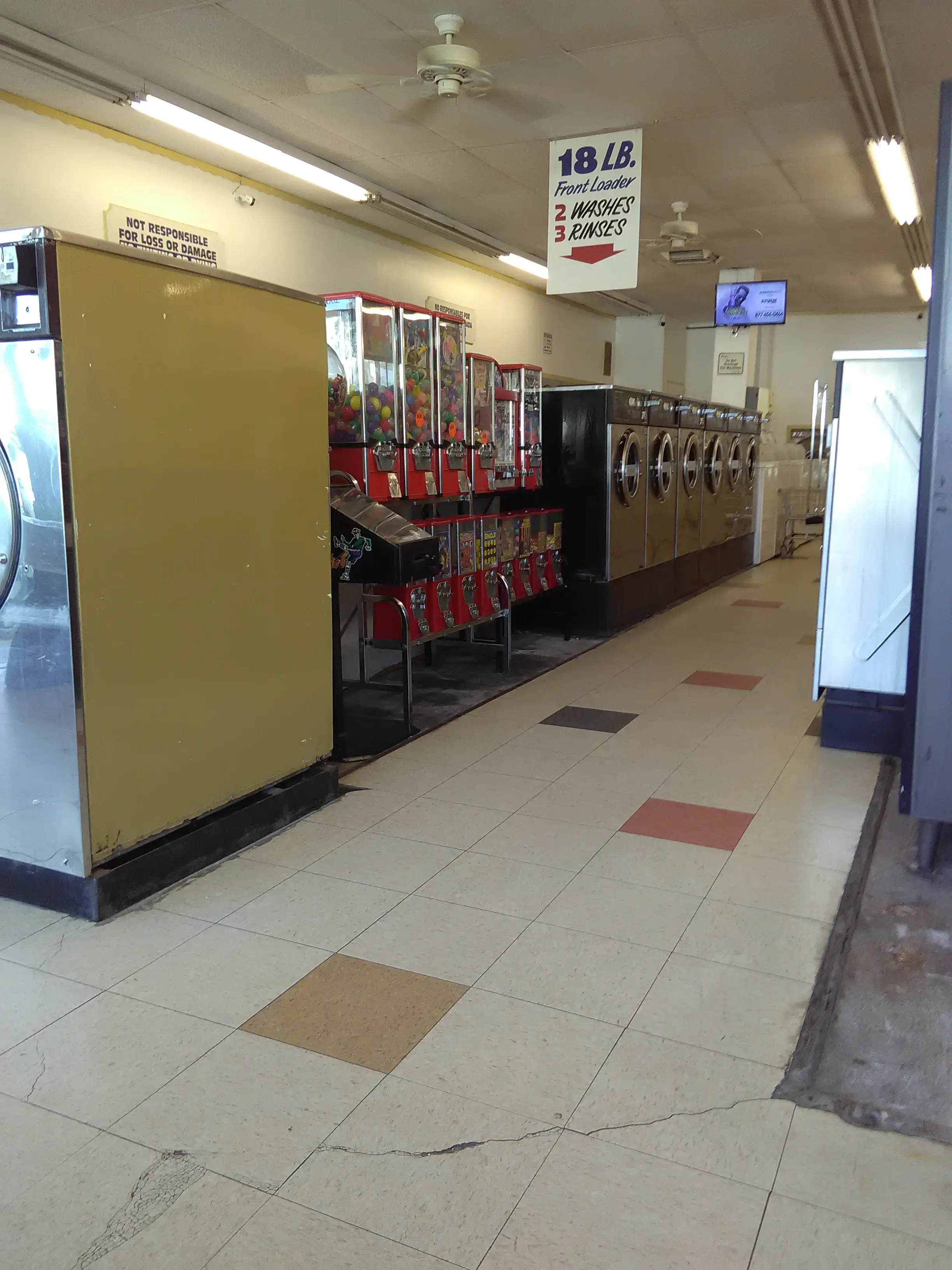 Sunlands Best Laundromat/ Fluff and Fold - Image 13