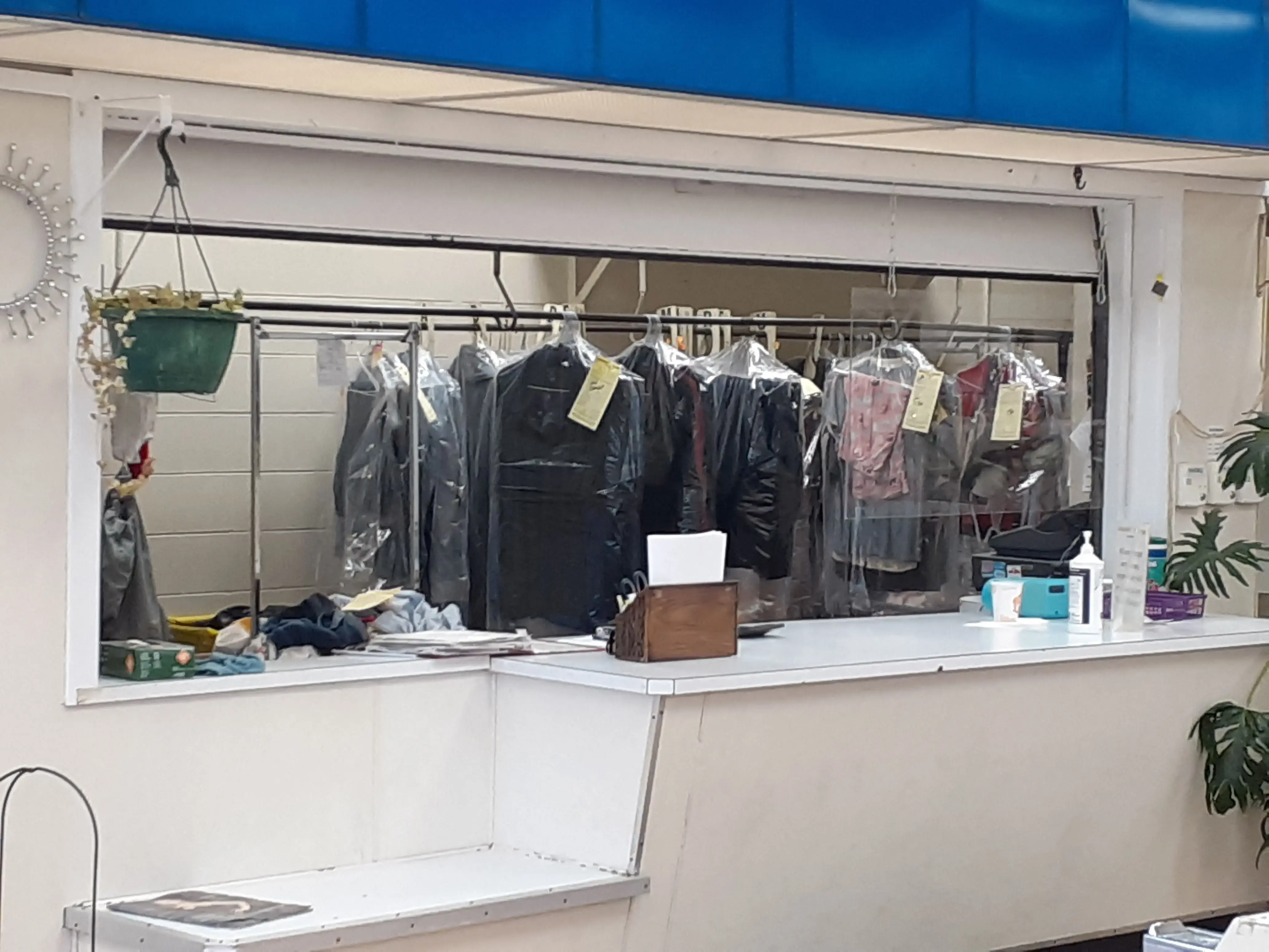 Sunlight Cleaners & Laundromat - Grove City thumbnail 5