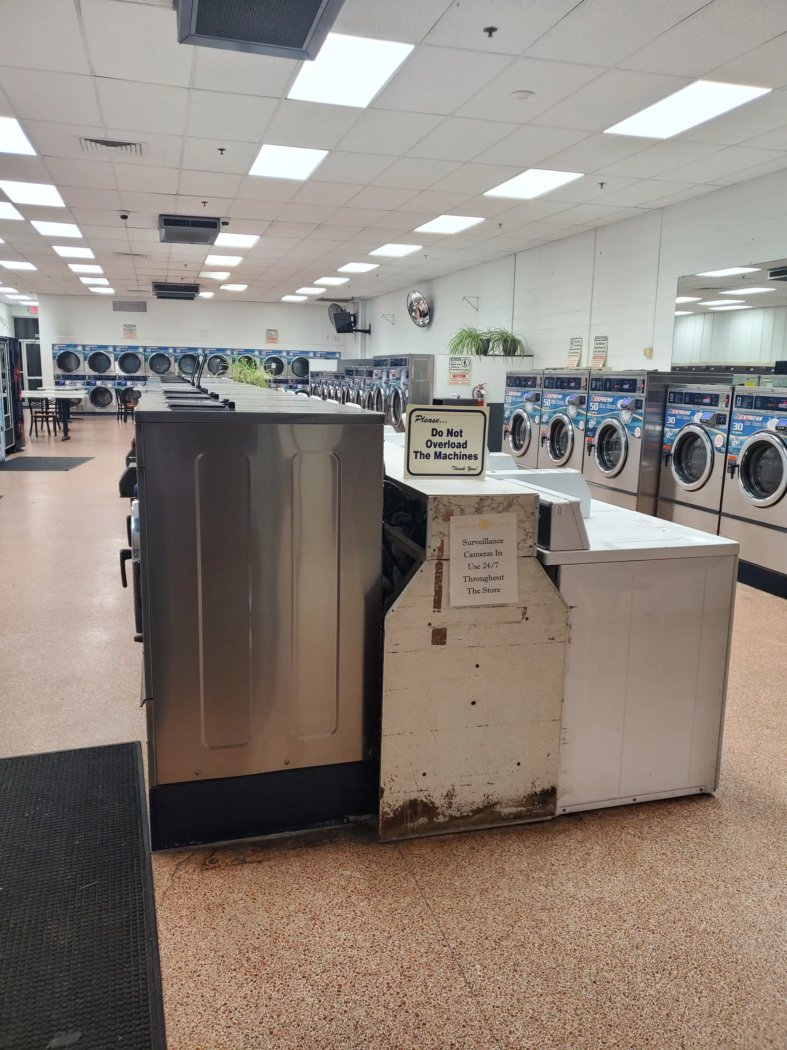 Sunlight Cleaners & Laundromat - Westerville - Image 11