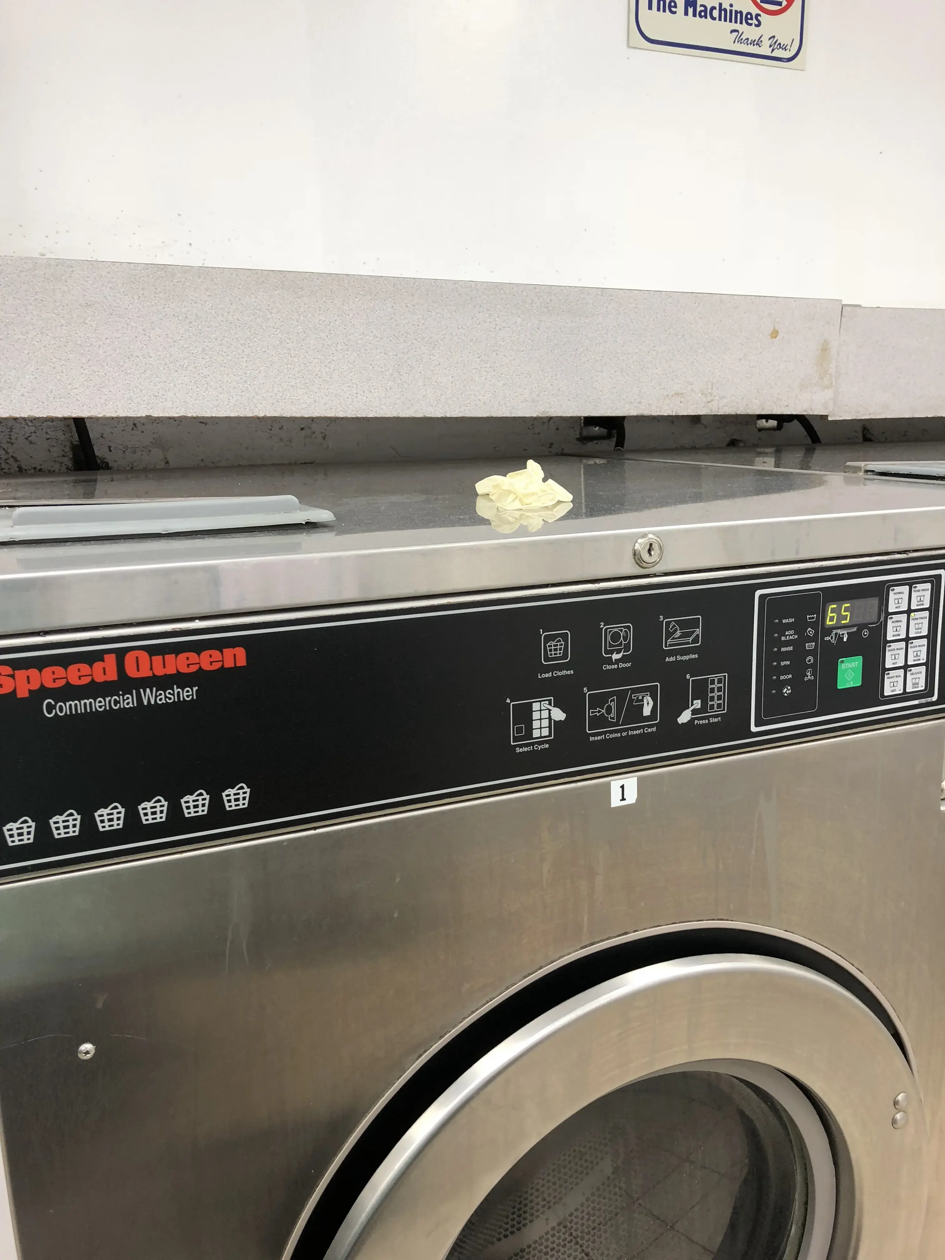 Sunlight Laundromat - Image 8