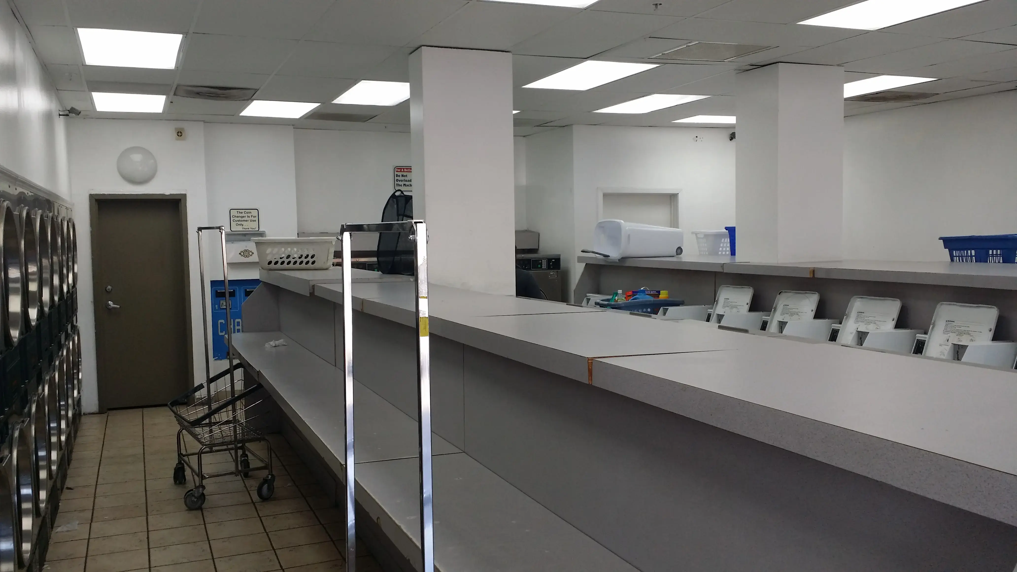 Sunlight Laundromat - Image 16