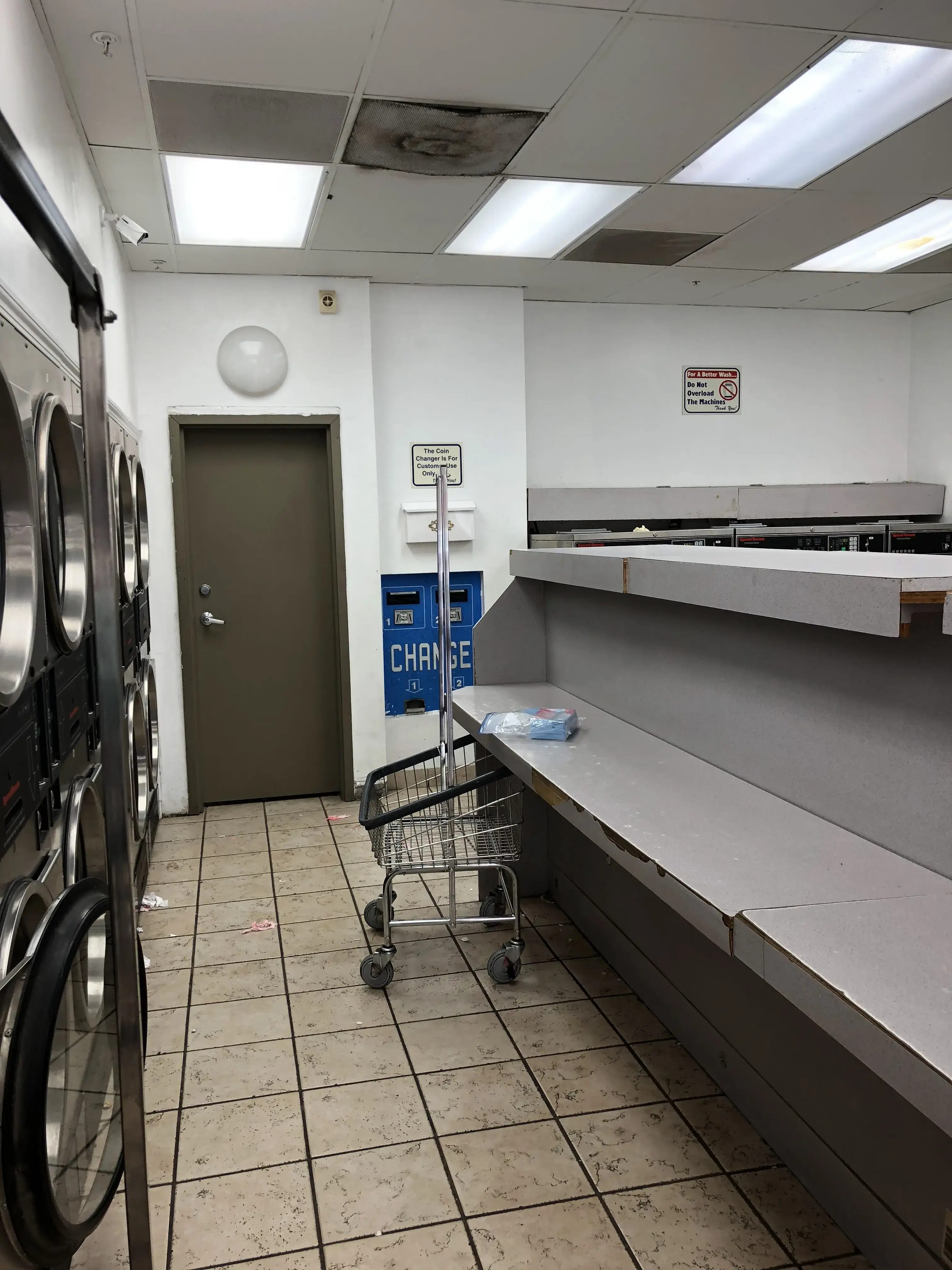Sunlight Laundromat thumbnail 10