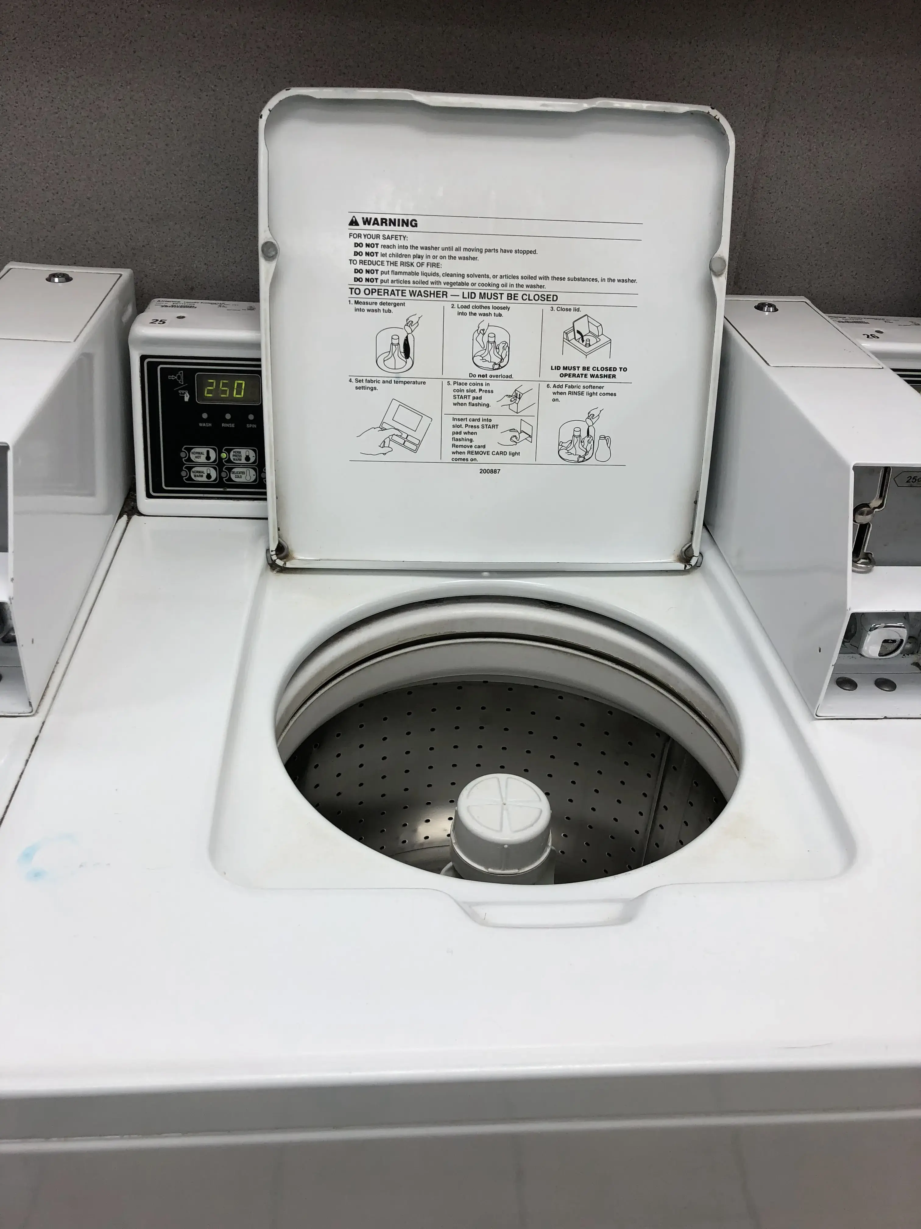 Sunlight Laundromat thumbnail 3