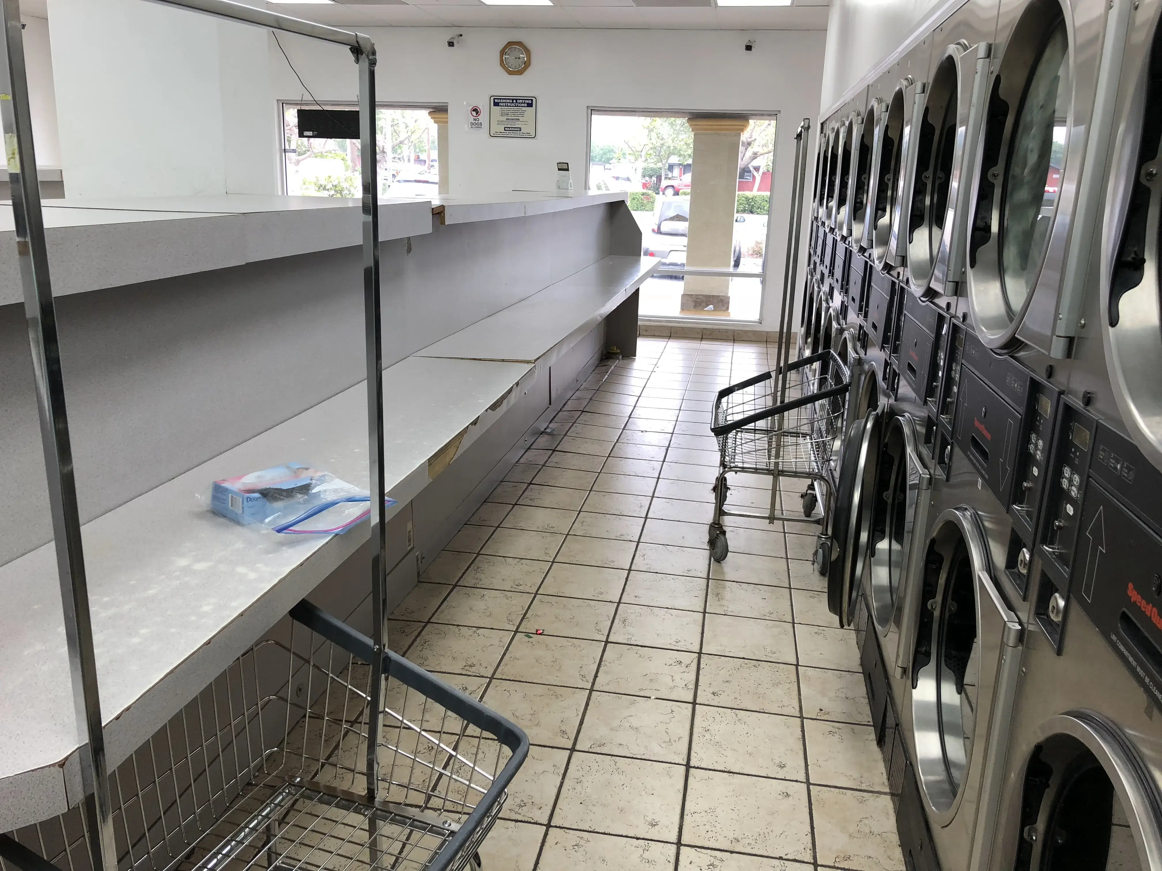 Sunlight Laundromat - Image 11