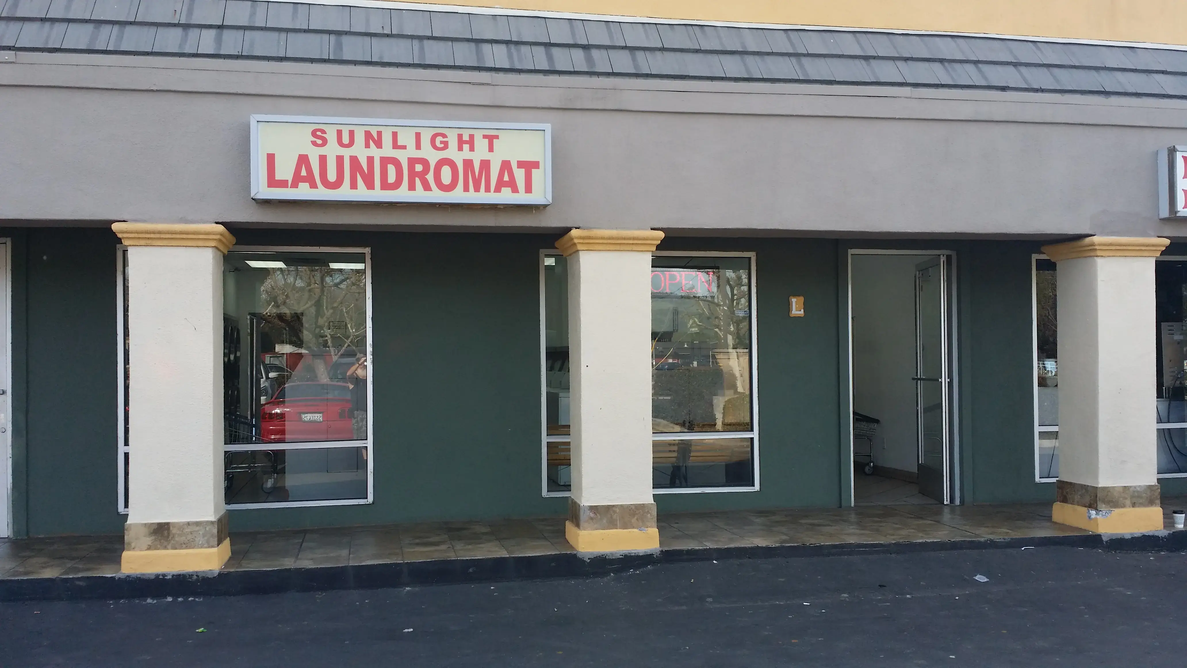 Sunlight Laundromat thumbnail 17