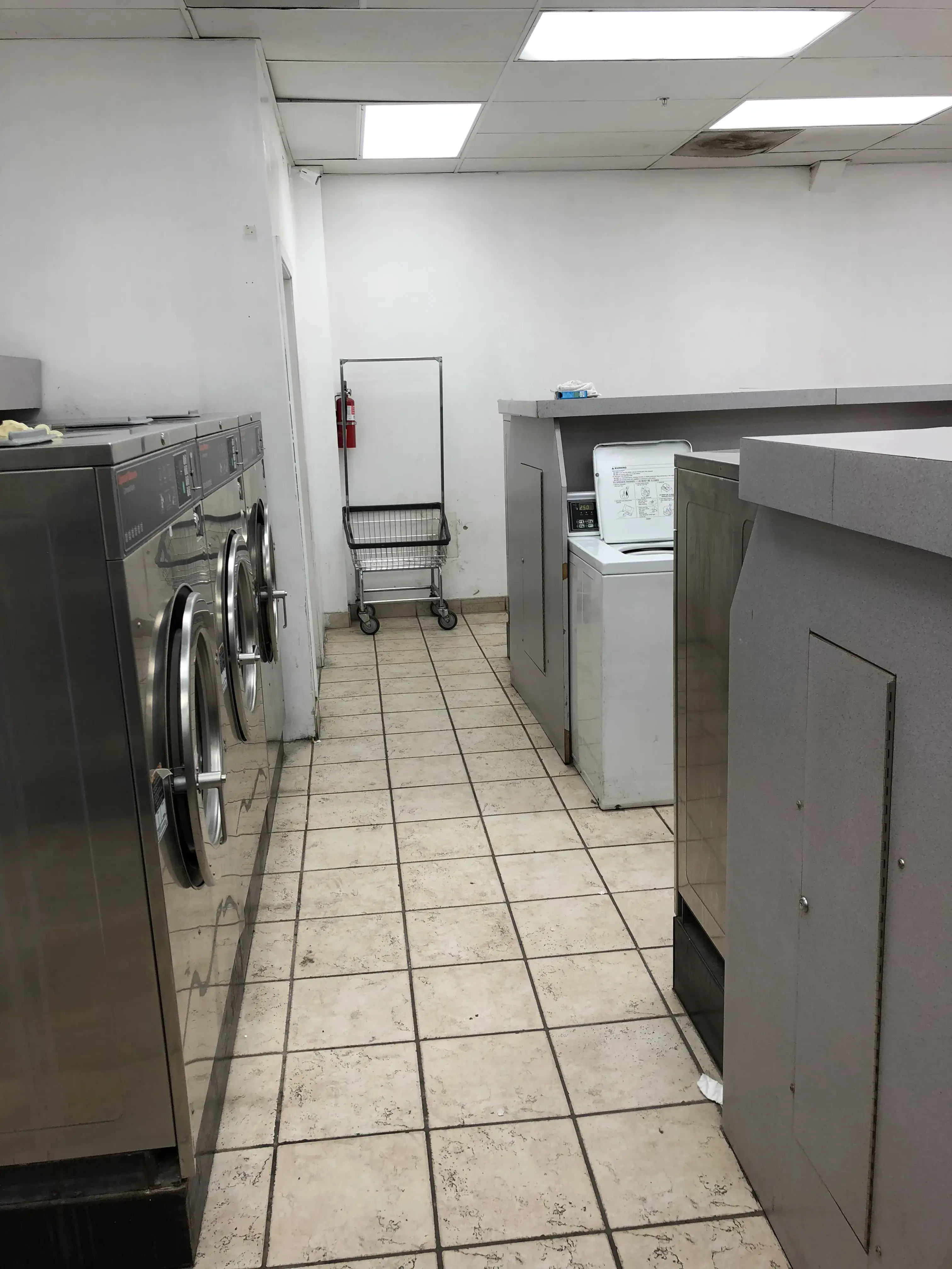 Sunlight Laundromat thumbnail 13