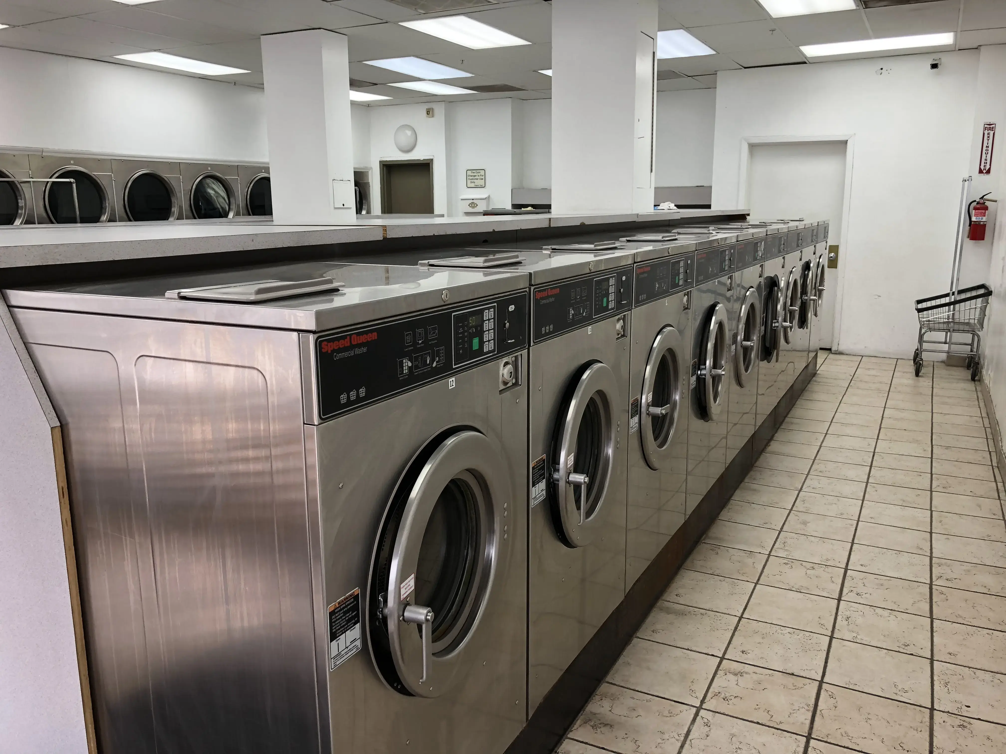 Sunlight Laundromat - Image 15