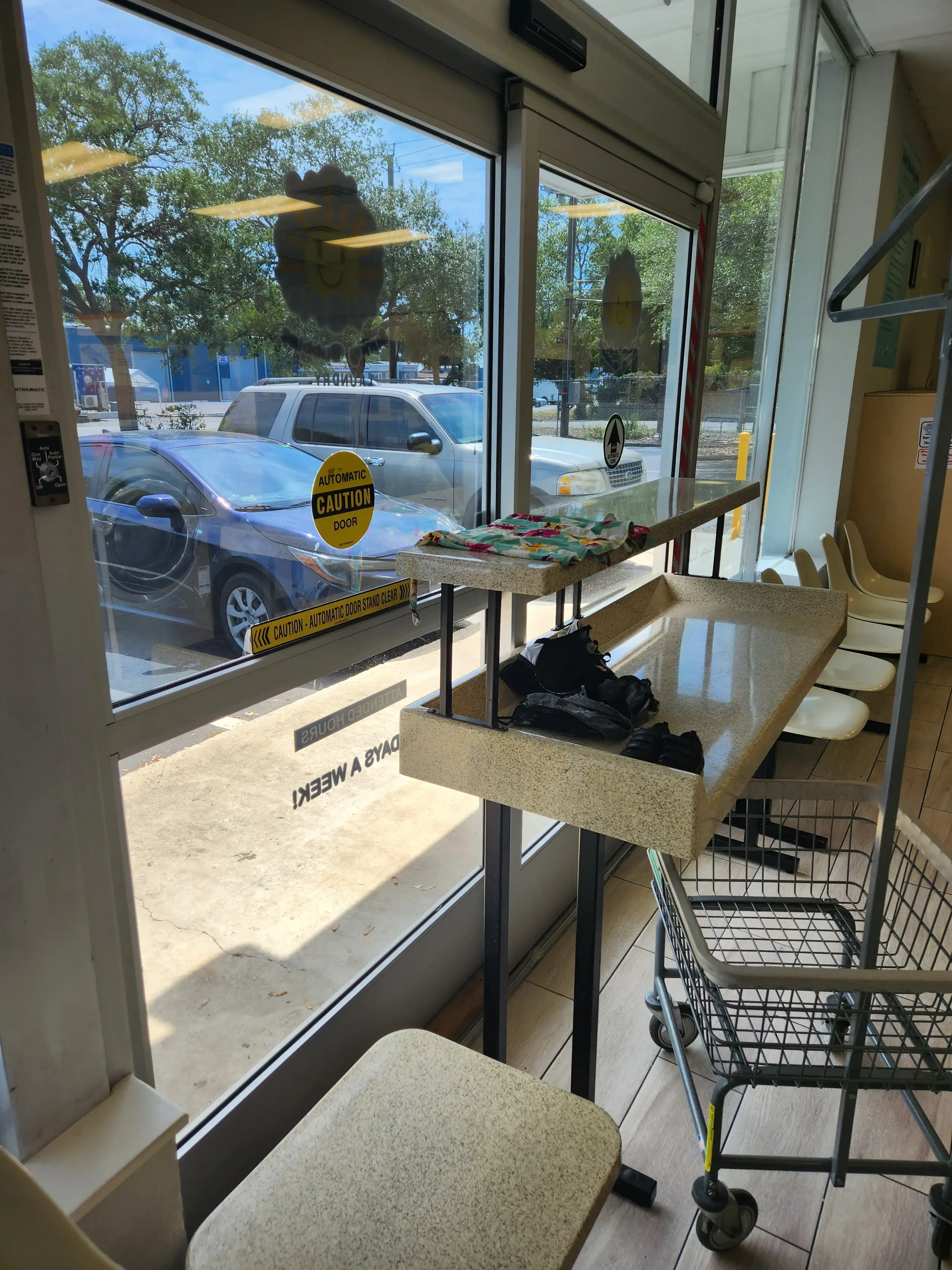 Sunny Bubbles Laundry - Image 16