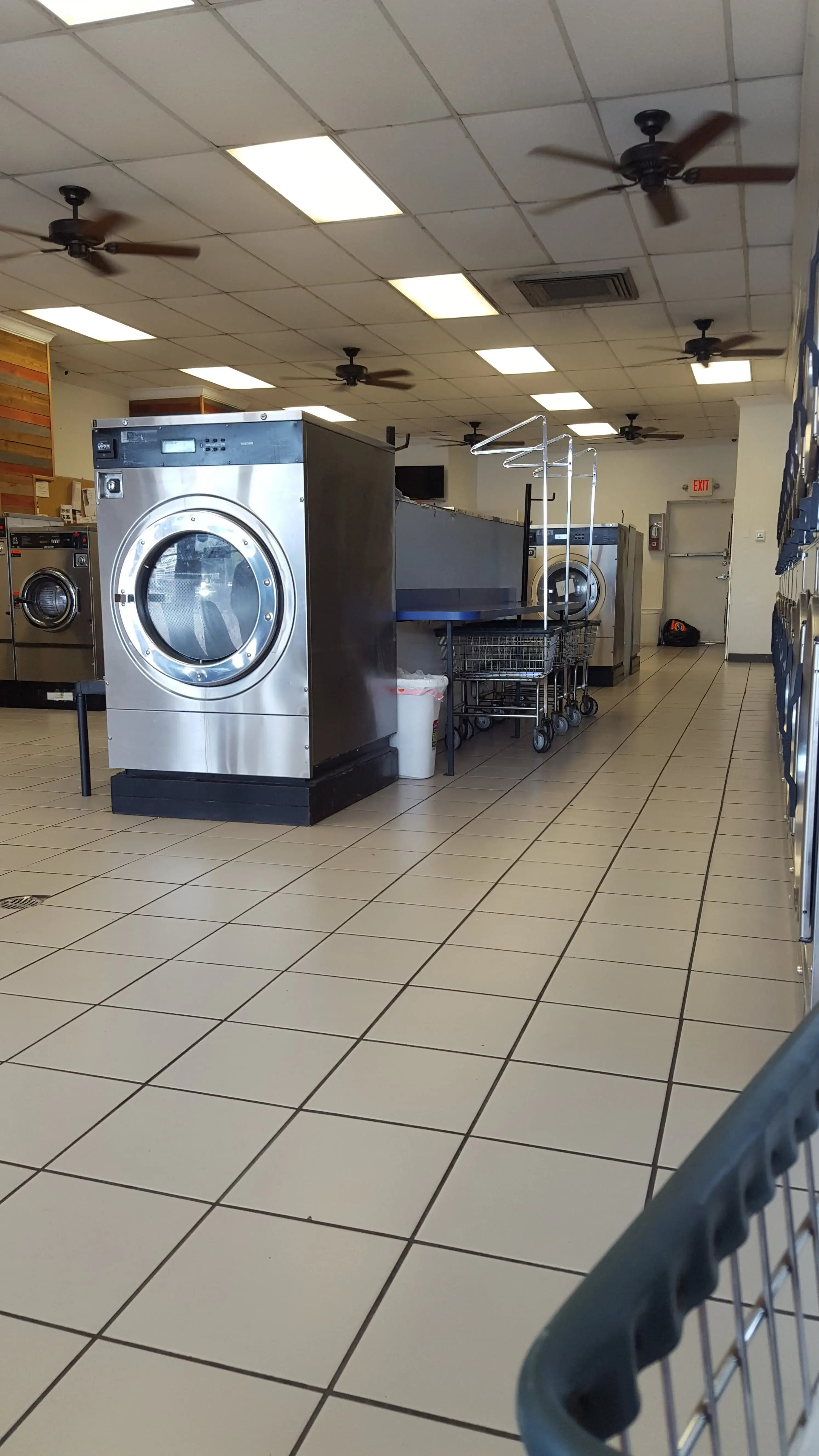 Sunny Days Laundromat - San Carlos Plaza thumbnail 7