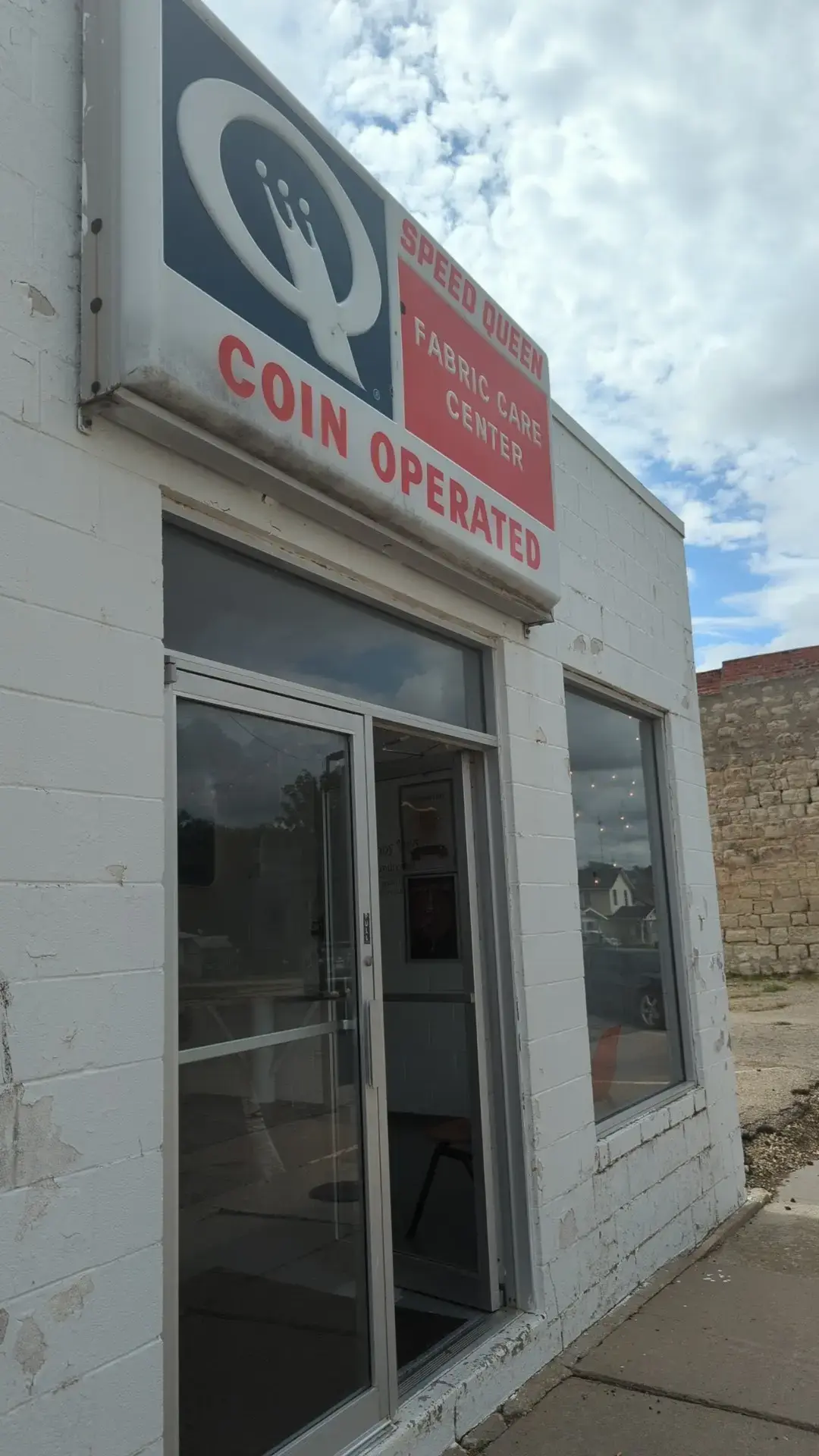 Sunny Days Laundromat thumbnail 9