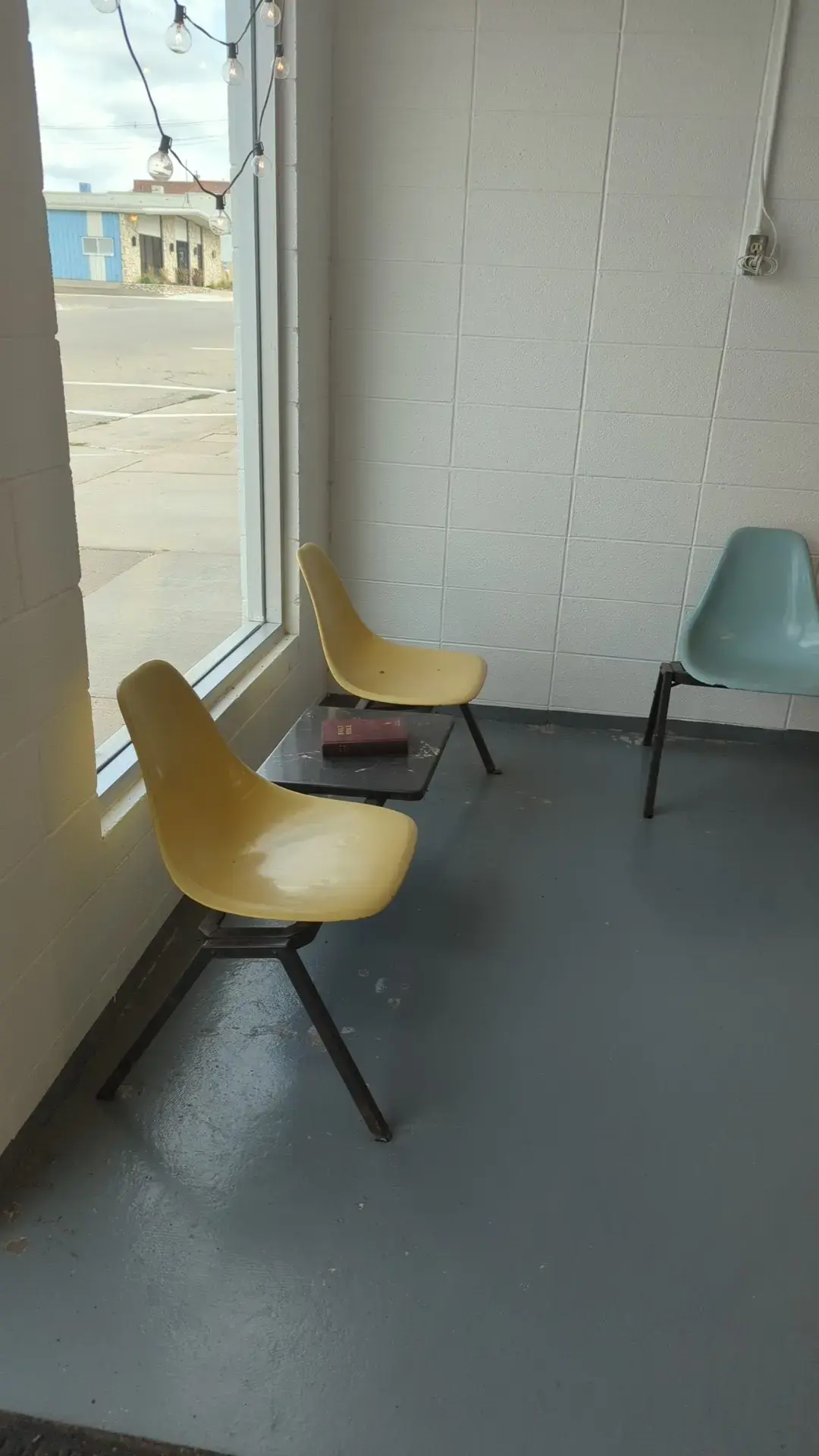 Sunny Days Laundromat - Image 8