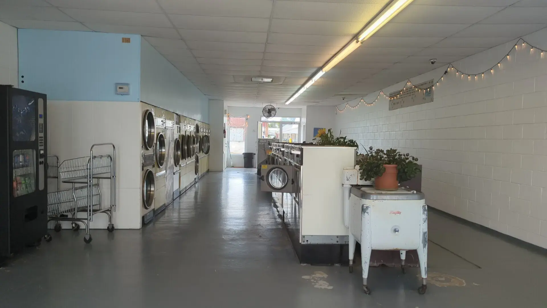 Sunny Days Laundromat thumbnail 5