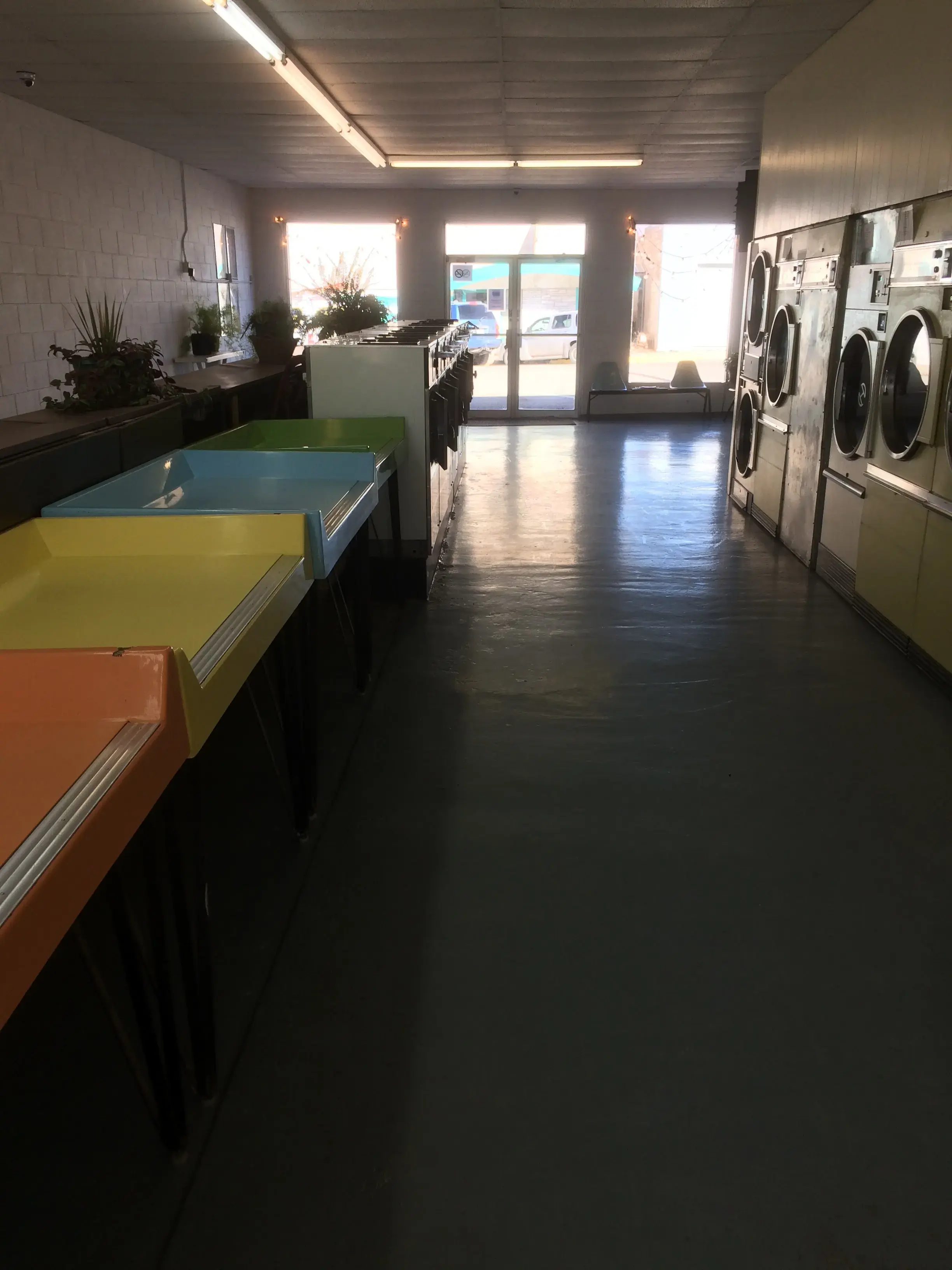 Sunny Days Laundromat - Image 2