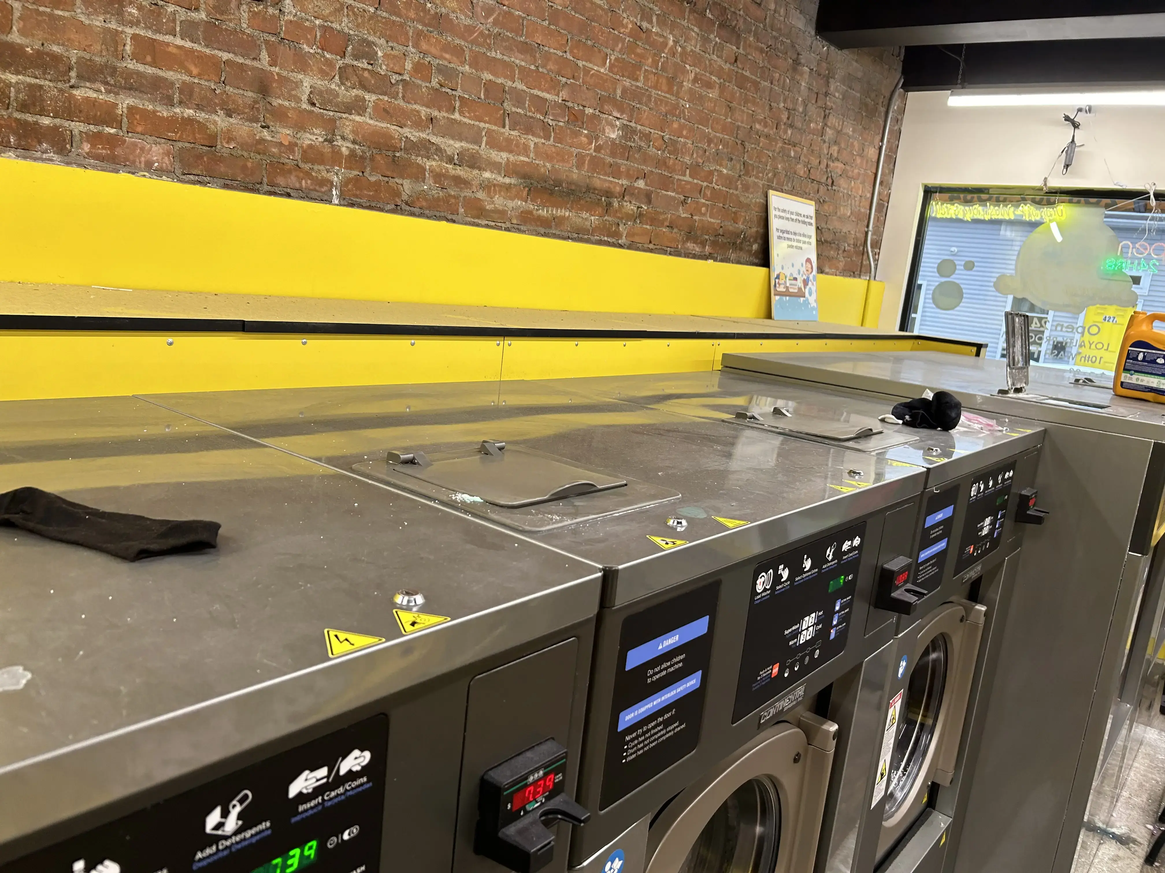 Sunny Daze Laundromat thumbnail 3