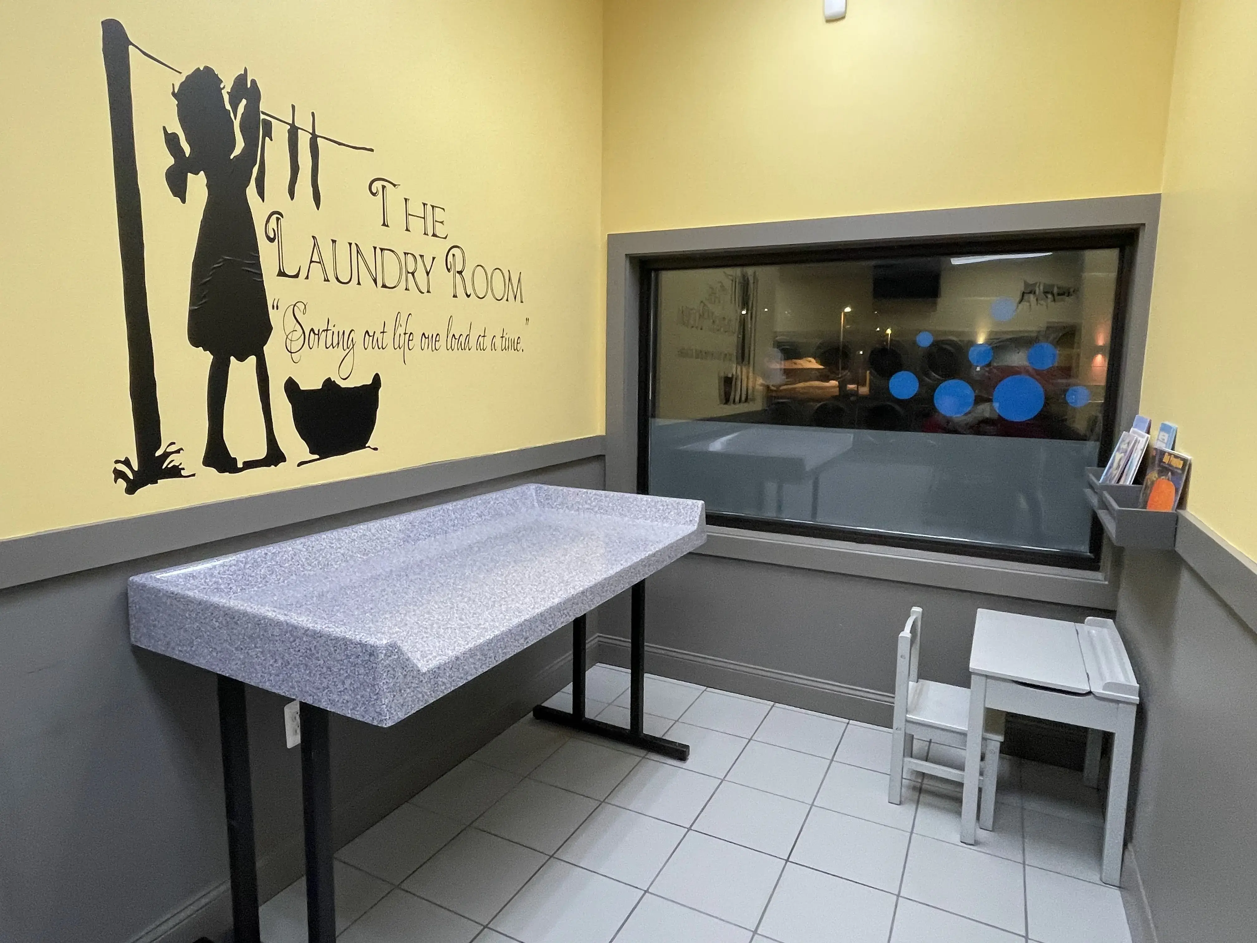 Sunny Suds Laundromat - Image 4