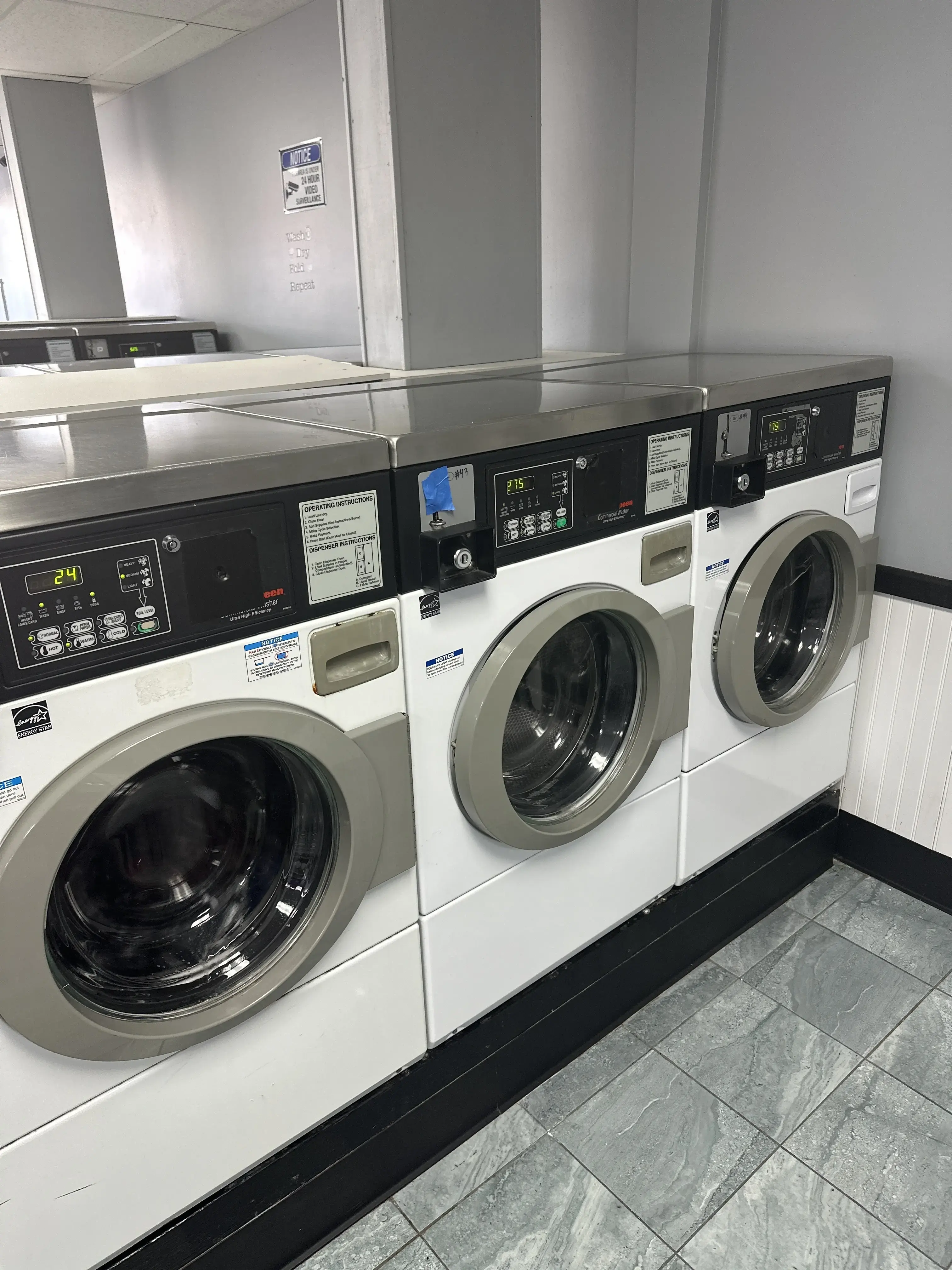 Sunny's Suds Laundromat - Image 10