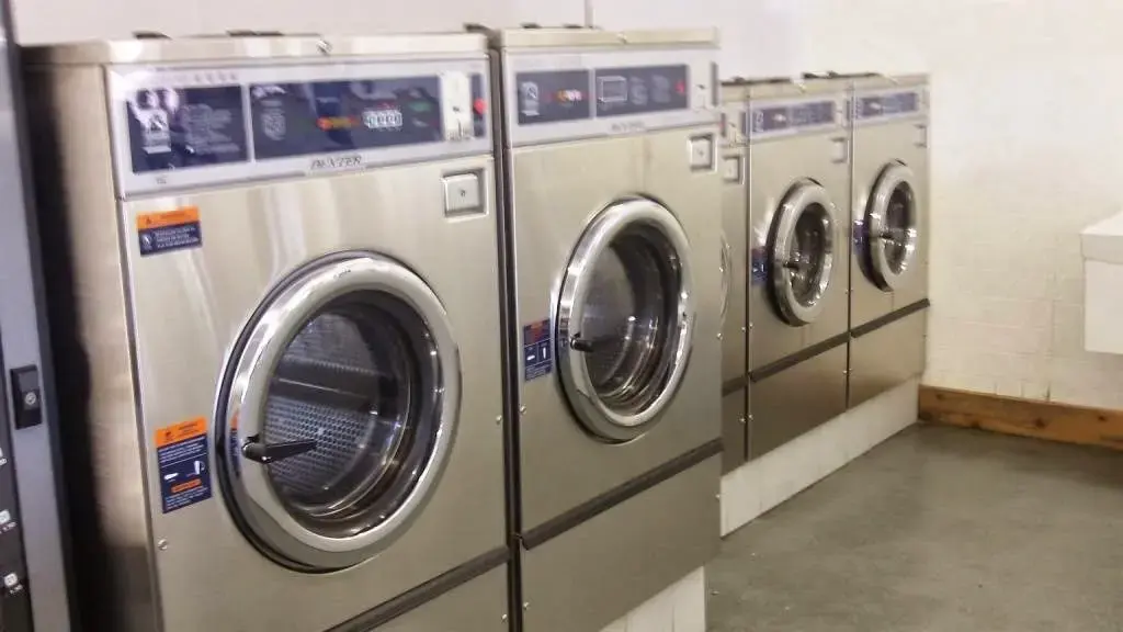 SunnySide Laundromat, Car Wash & Storage Units - Image 5