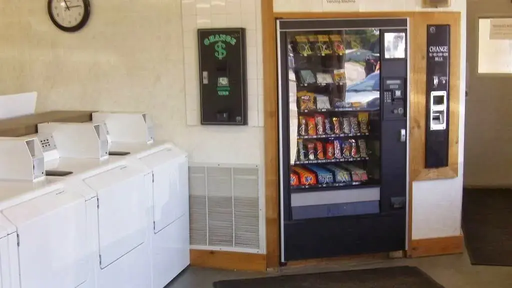 SunnySide Laundromat, Car Wash & Storage Units - Image 7