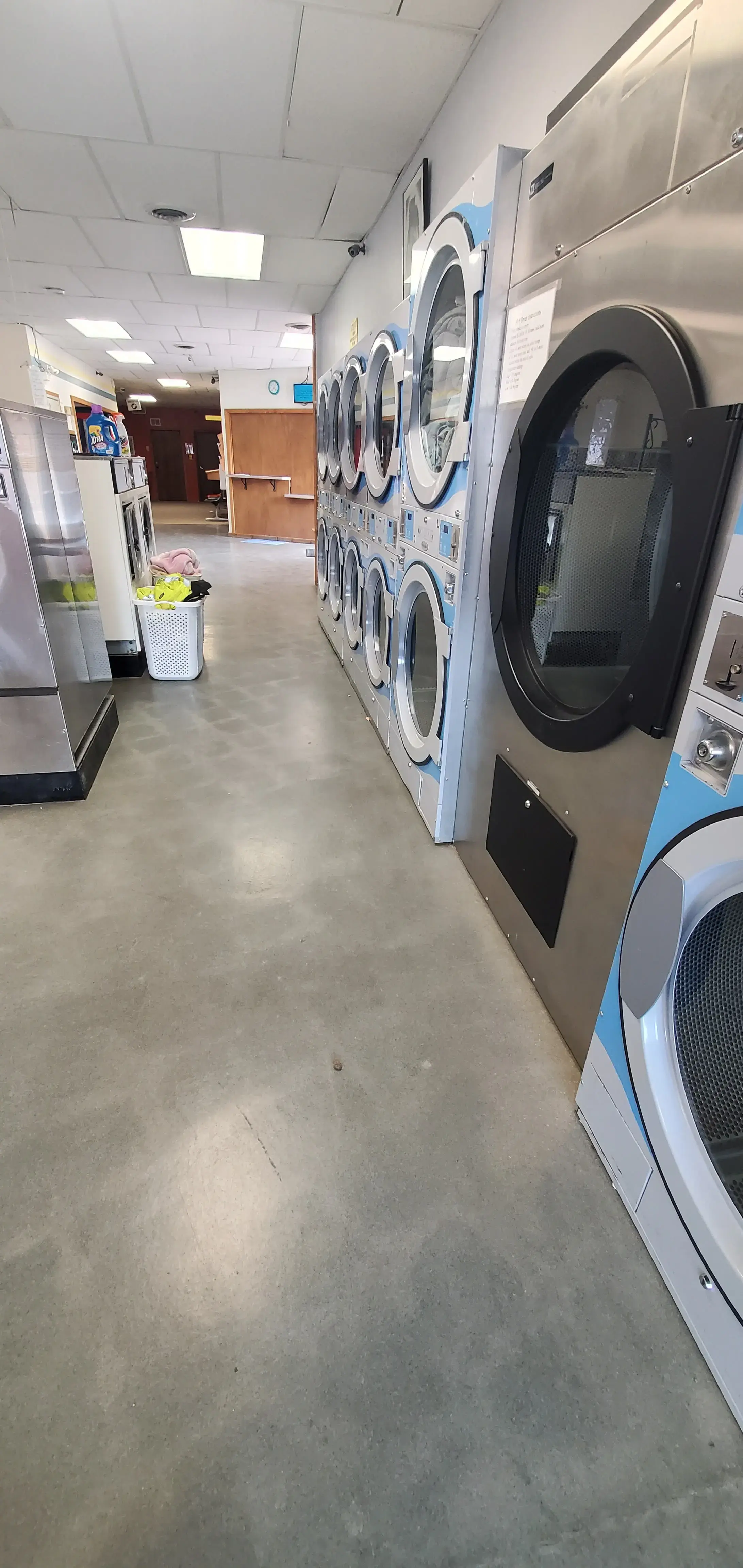 Sunnyside Laundromat, Tanning, Fitness thumbnail 1