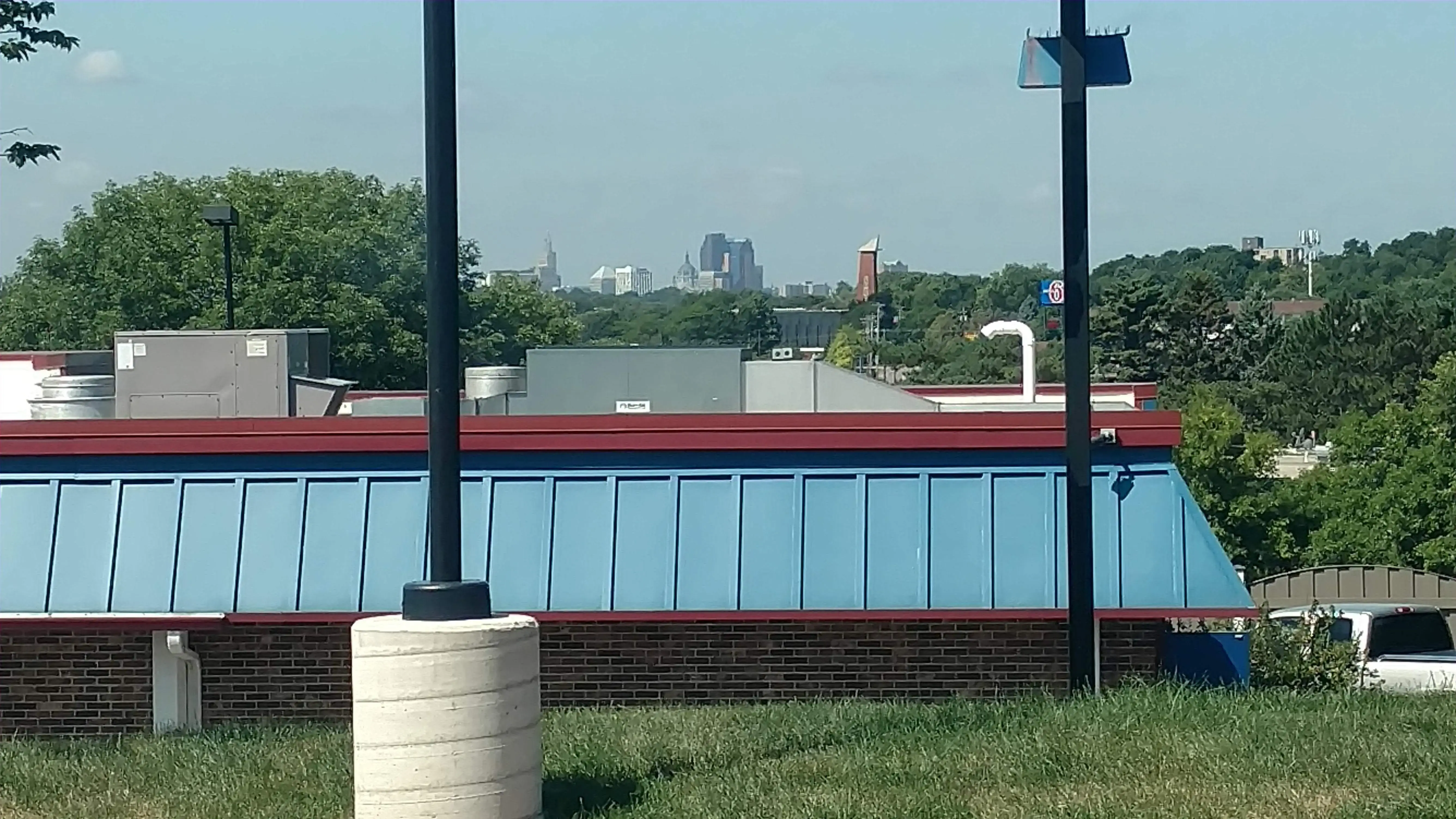 Sunray Laundromat - Image 10