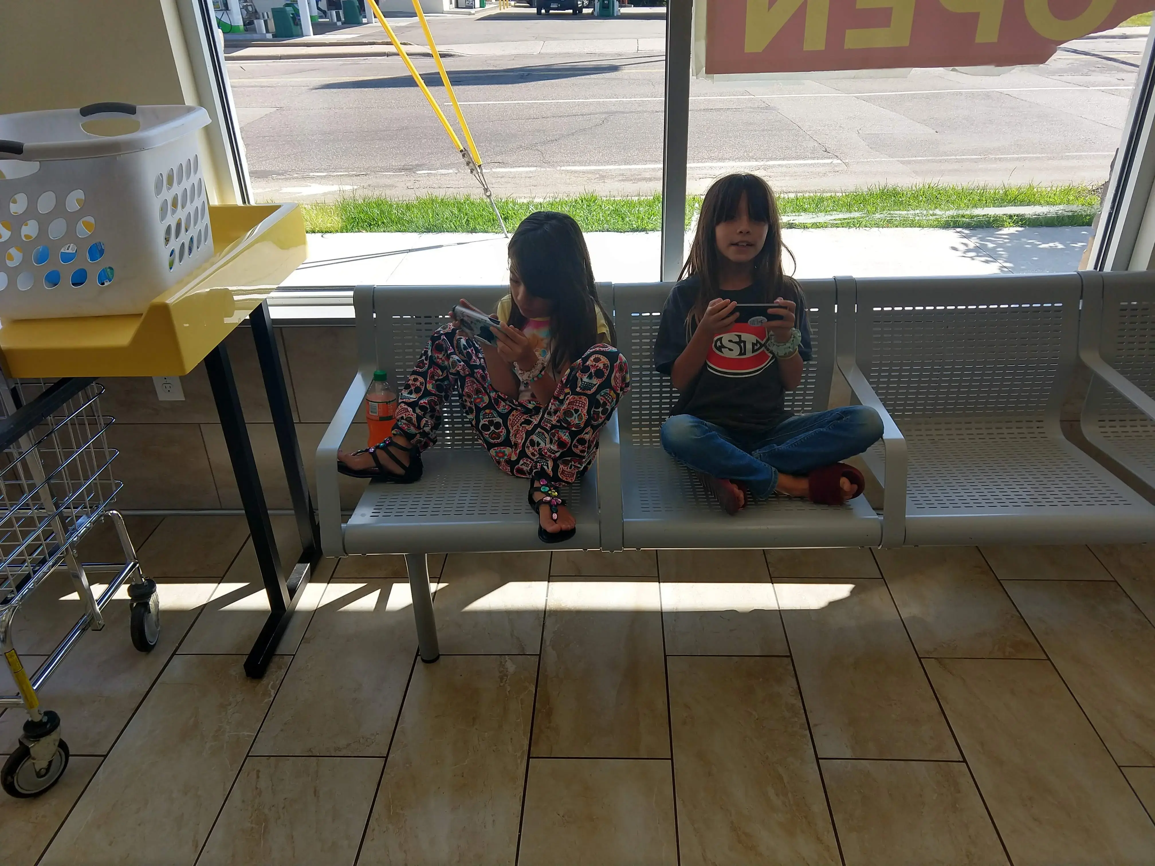 Sunray Laundromat - Image 12