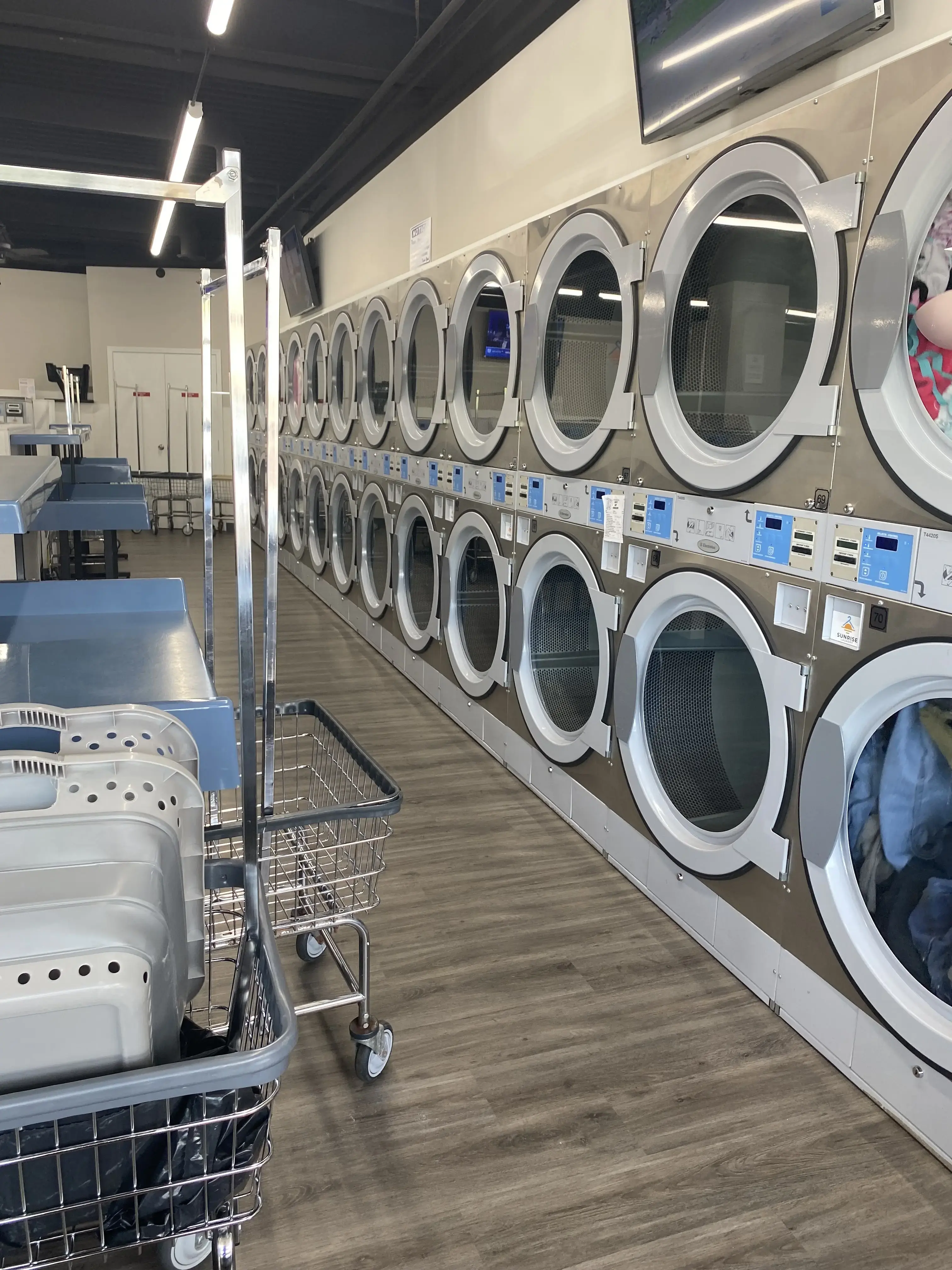 Sunrise Laundry - Maywood - Image 20
