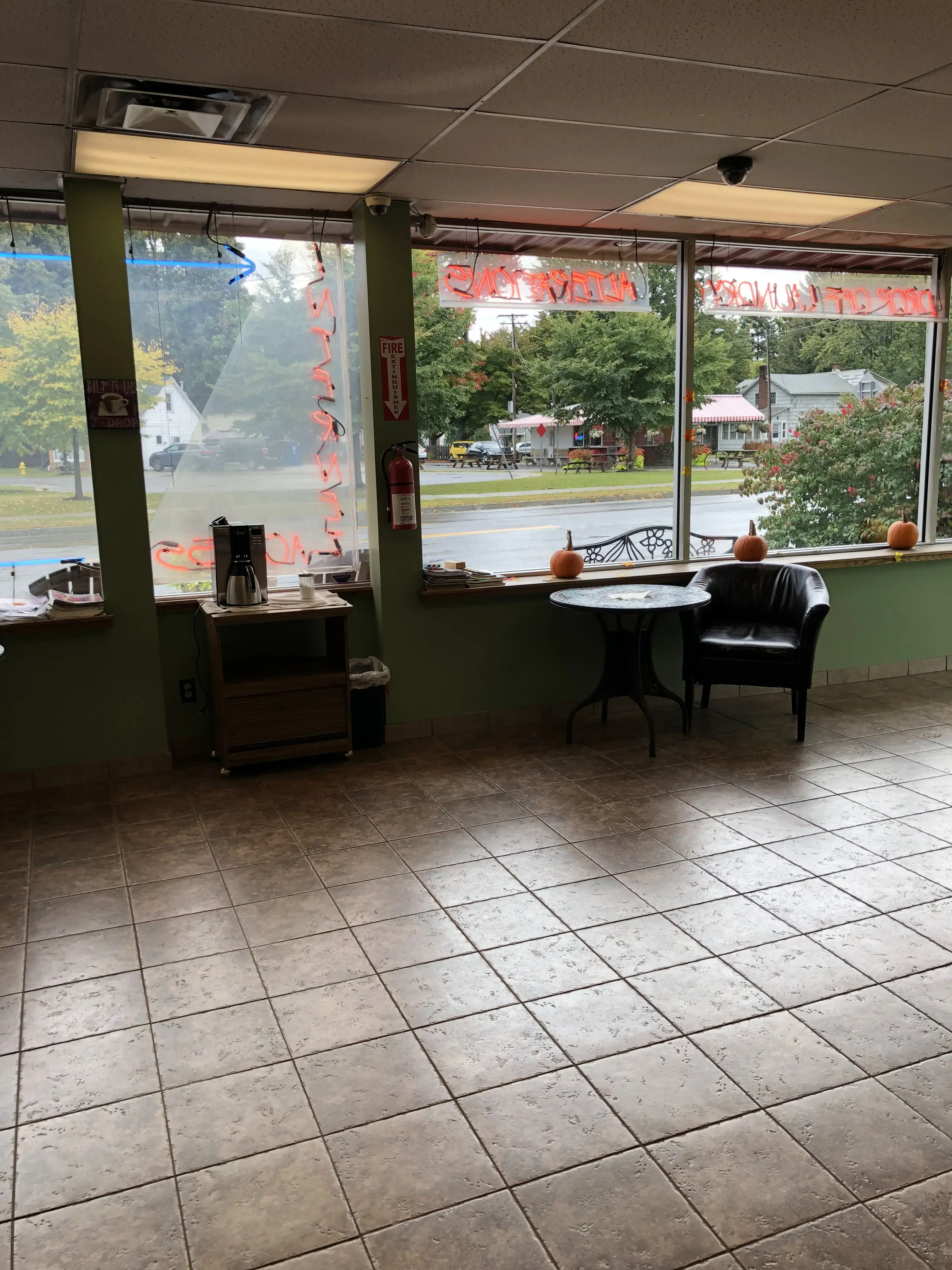 Sunrise Laundry & Drycleaning - Image 6