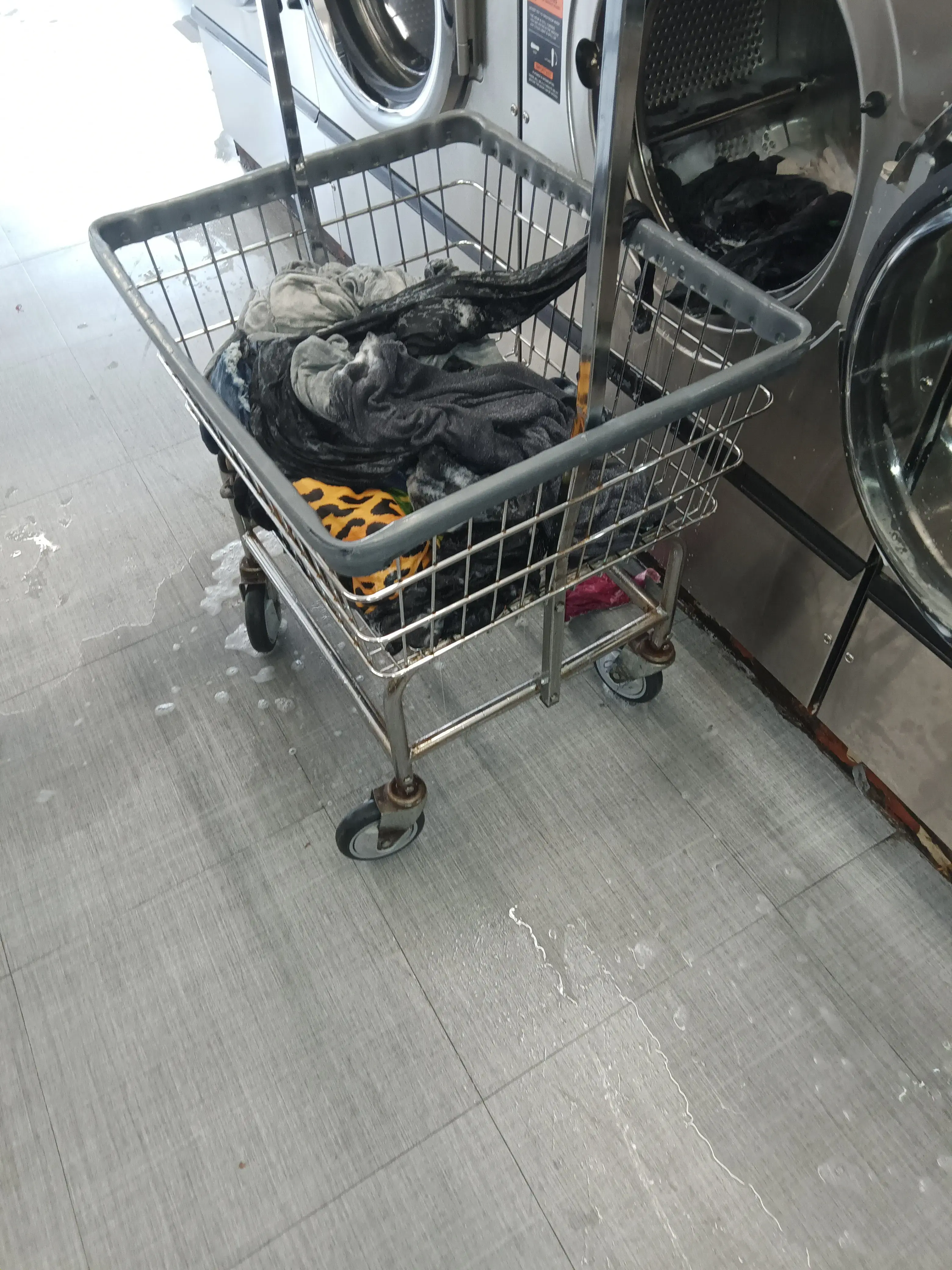 Sunset Blues Coin Laundry - Image 9