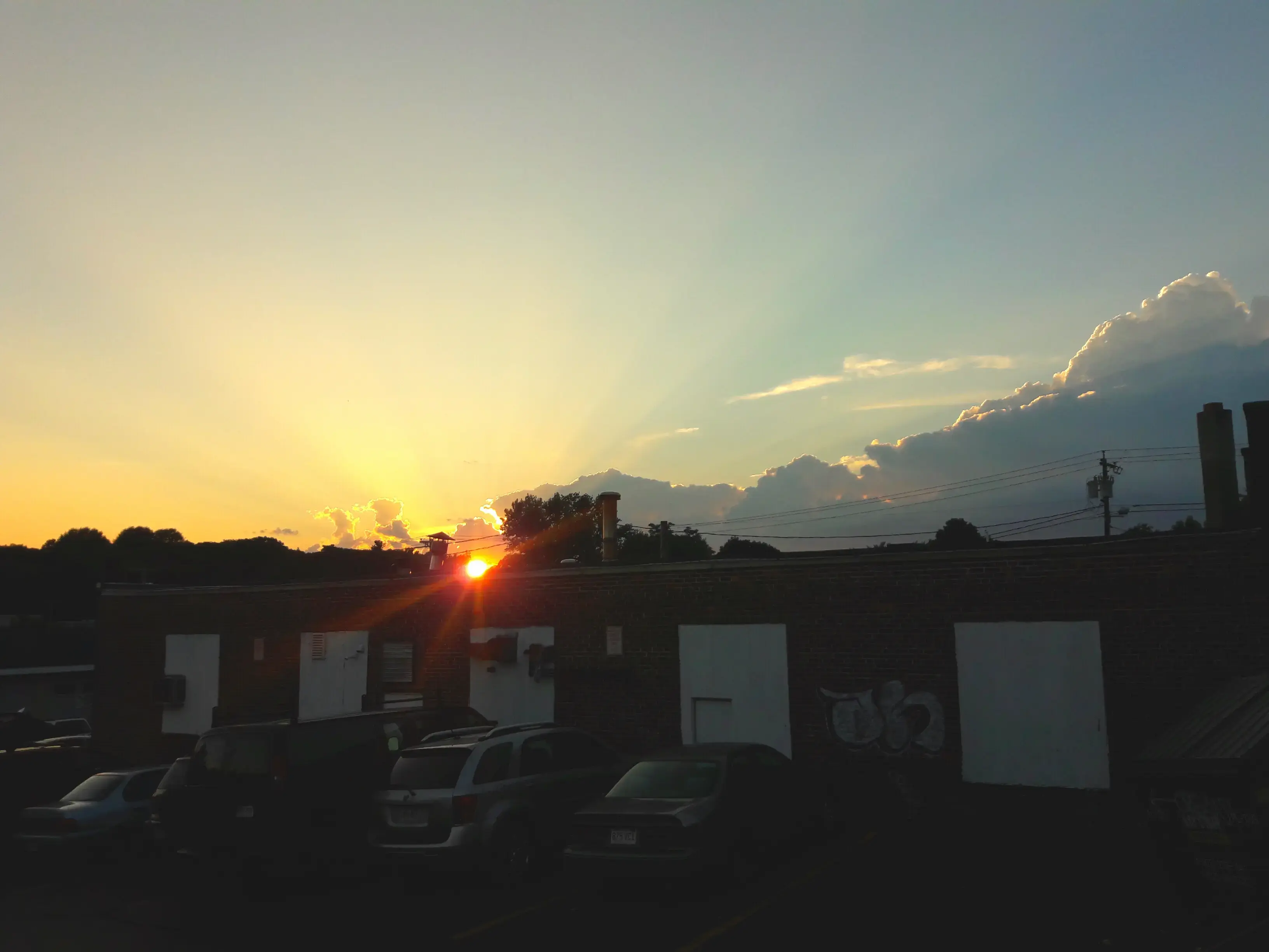 Sunset Laundry - Image 13