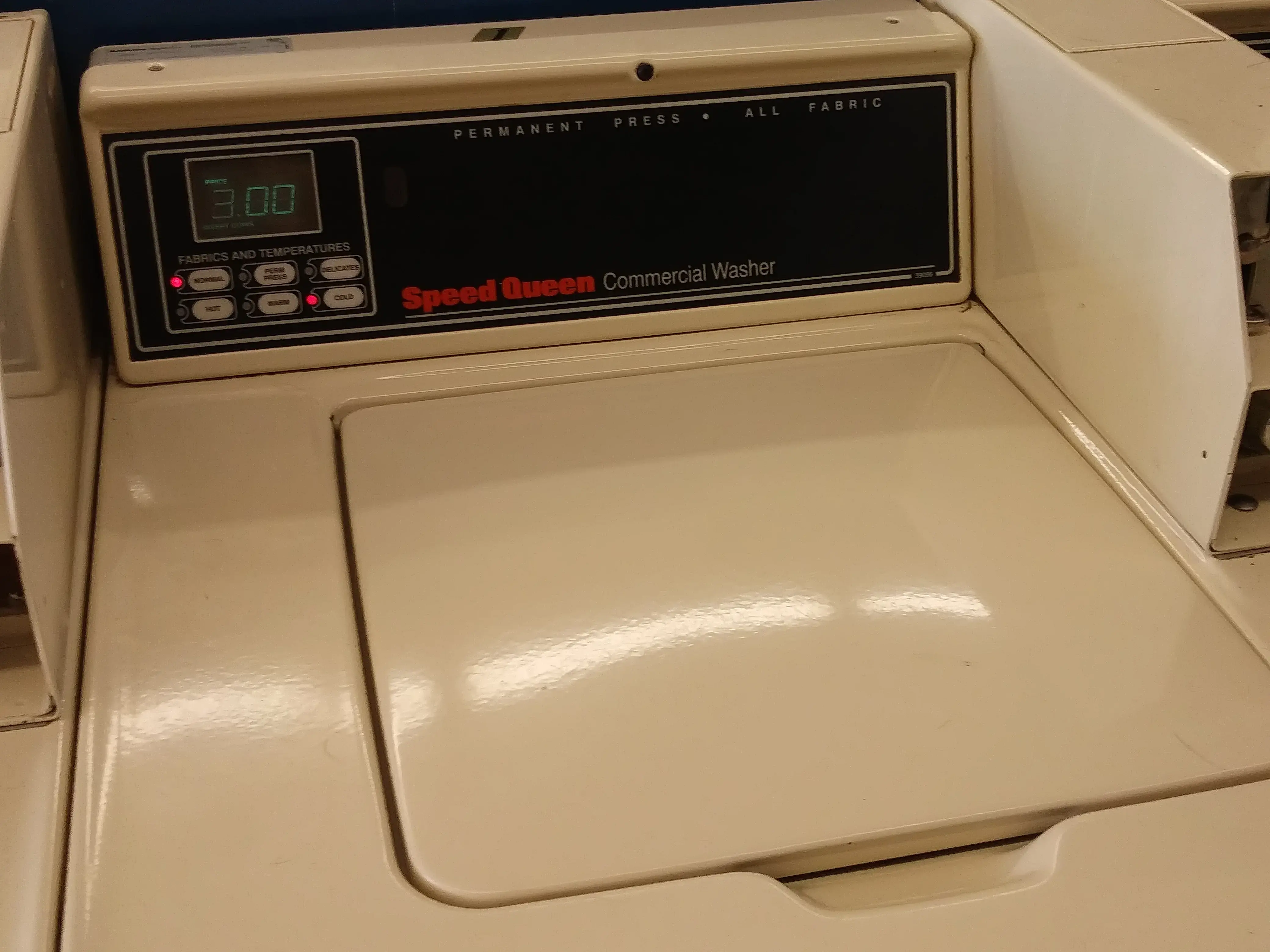 Sunshine Center Coin Laundry - Image 7