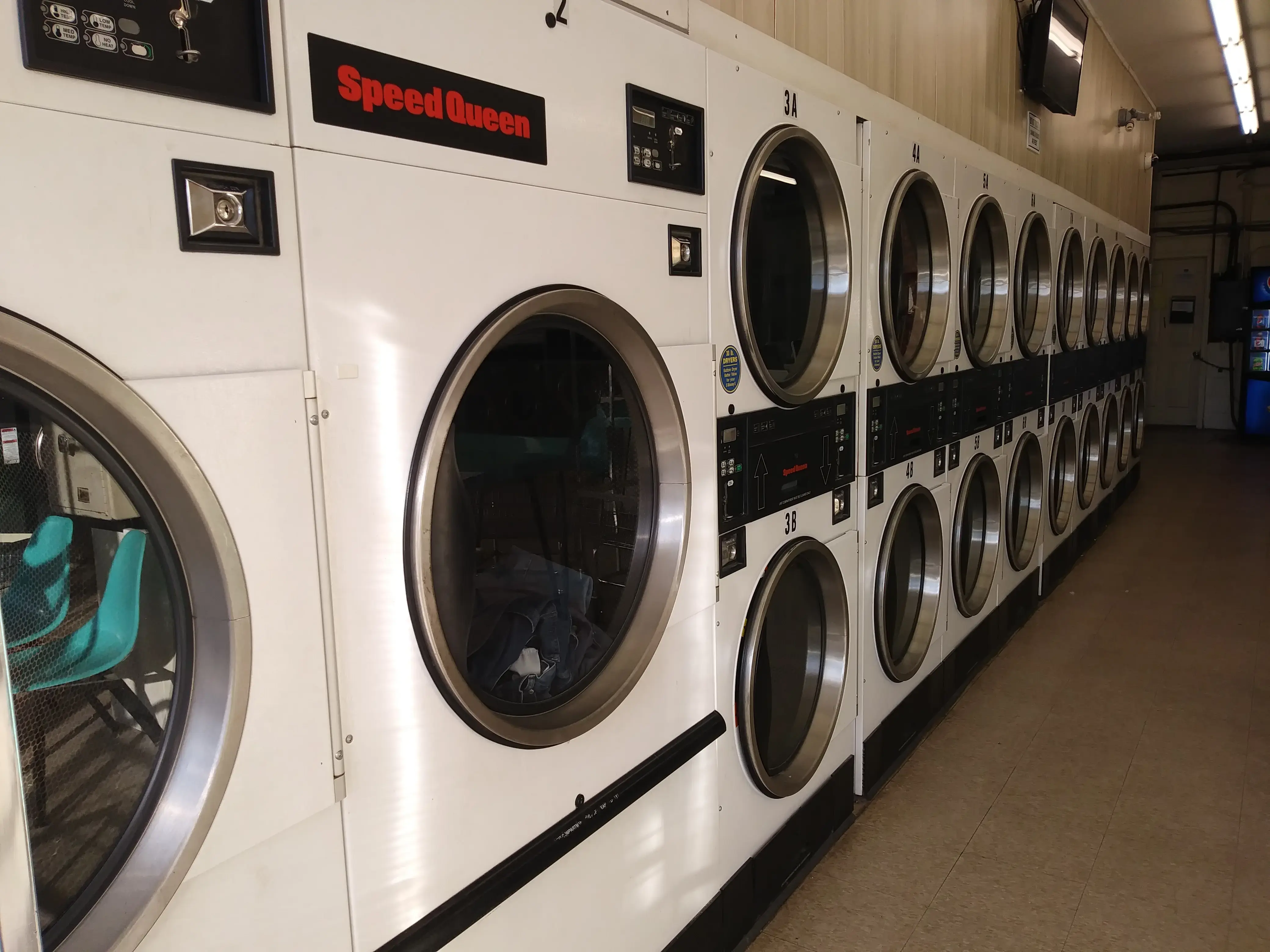 Sunshine Center Coin Laundry - Image 2