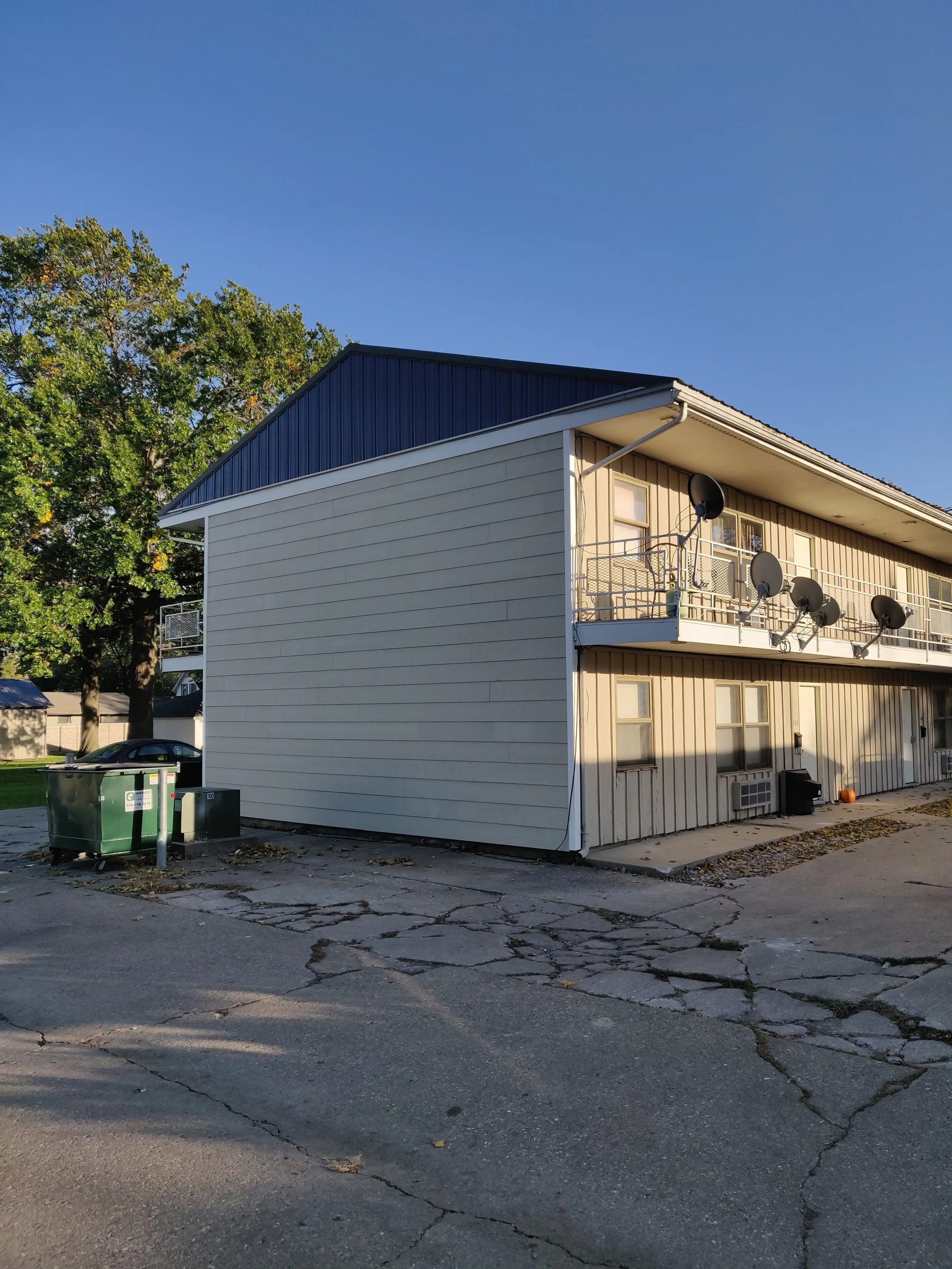 Sunshine Center Laundromat - Image 4