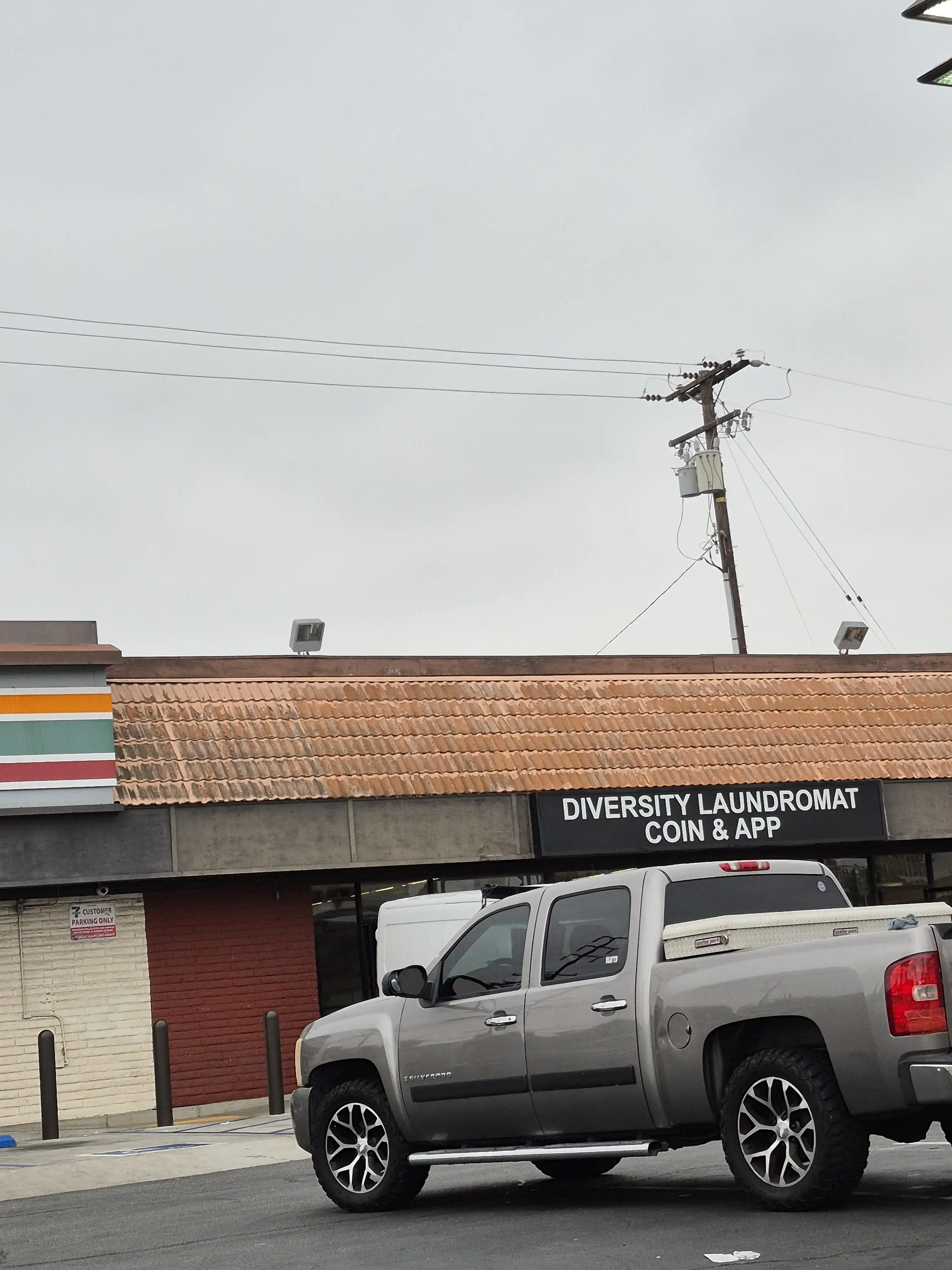 Sunshine Coin-Op Laundry Lavandería - Image 5