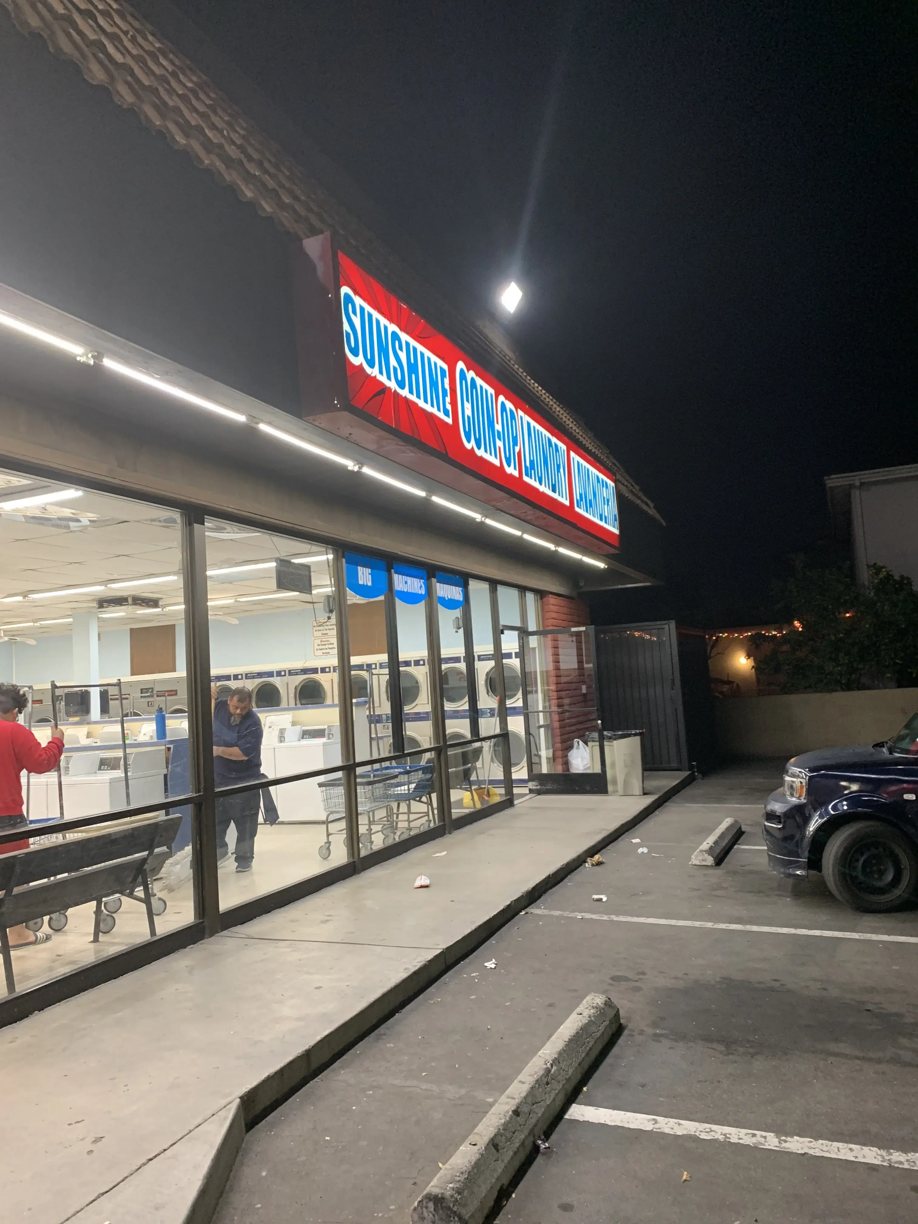 Sunshine Coin-Op Laundry Lavandería - Image 2