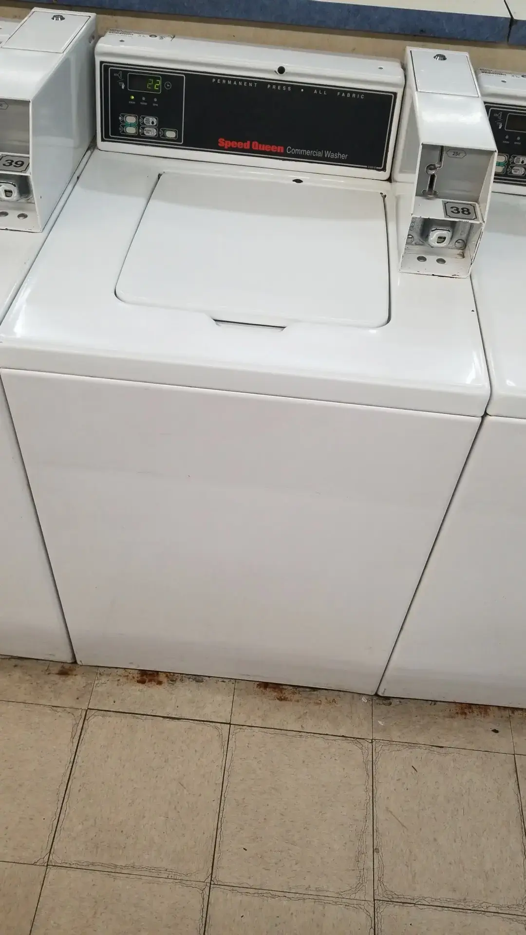 Sunshine Coin-Op Laundry Lavandería thumbnail 9