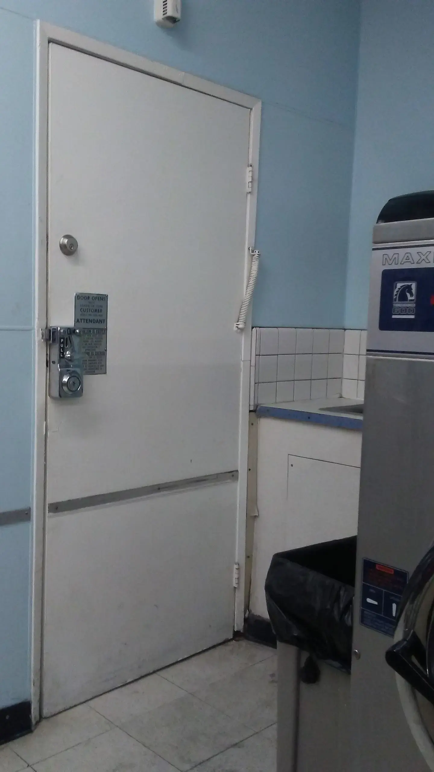 Sunshine Coin-Op Laundry Lavandería - Image 7